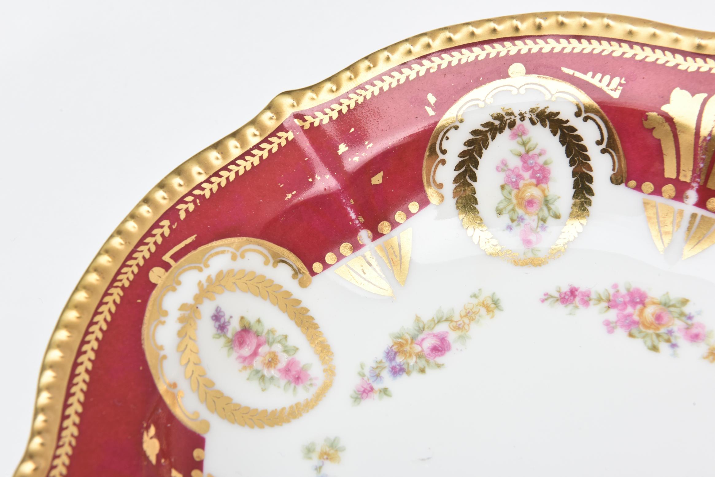 Antike Suppenschalen aus Limoges, Frankreich, auffällige Farbe und handbemalte Details (Handgefertigt) im Angebot