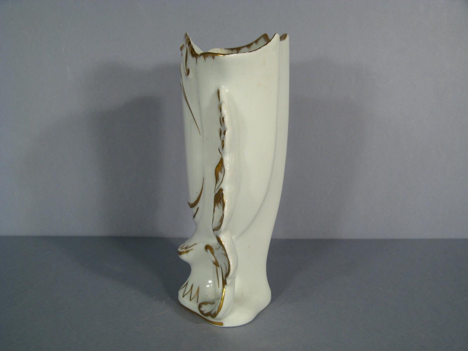 Antique Limoges Porcelain Church or Bridal Vase by Singer - 1Y174 In Good Condition In Bordeaux, FR