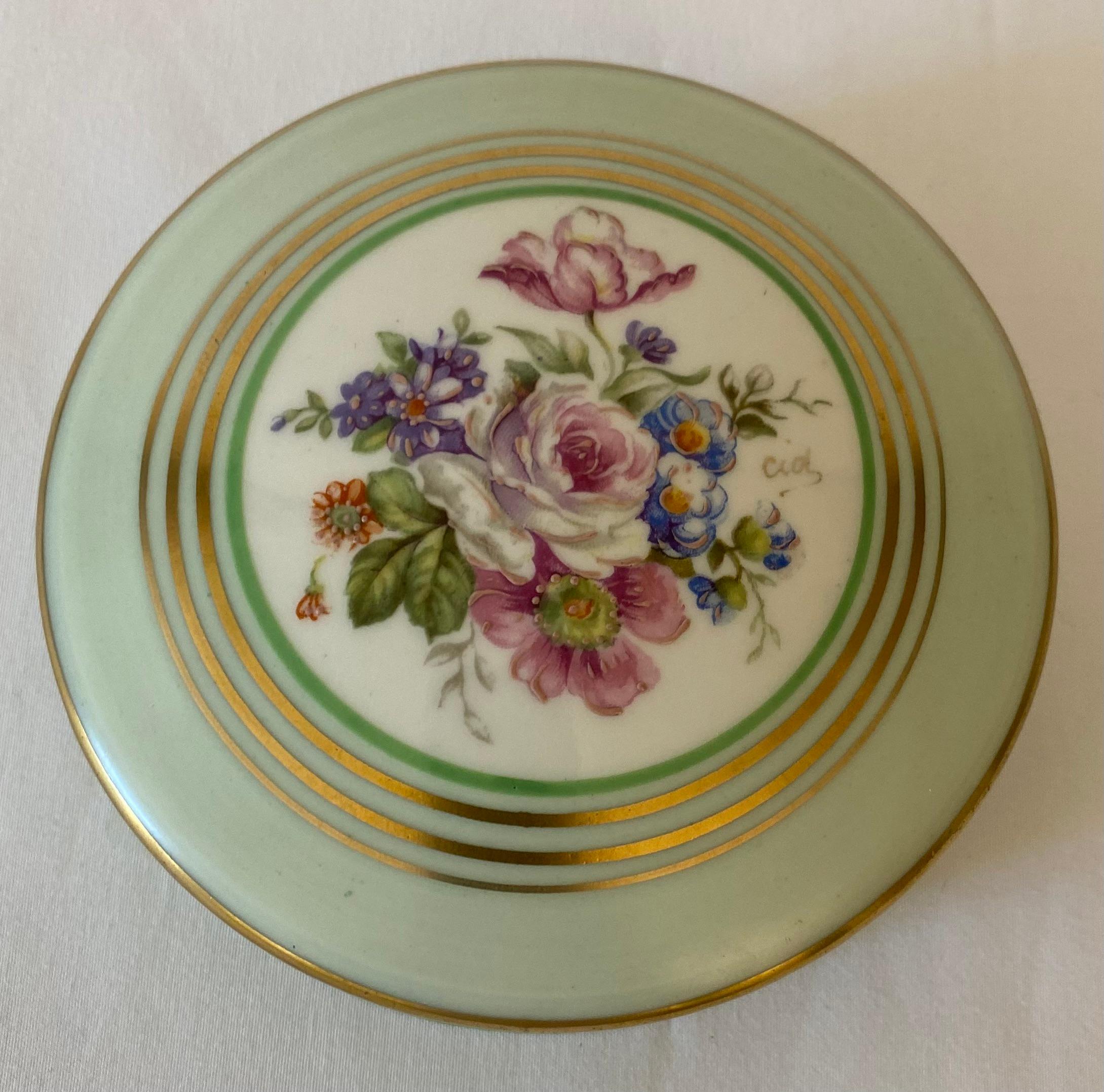 Beautiful Limoges porcelain hand crafted and hand painted gold trimmed trinket, jewelry box or lidded candy dish, circa 1930. 
Marked, see photos.

Very good antique condition, no cracks or chips.
Measures: 4 1/2