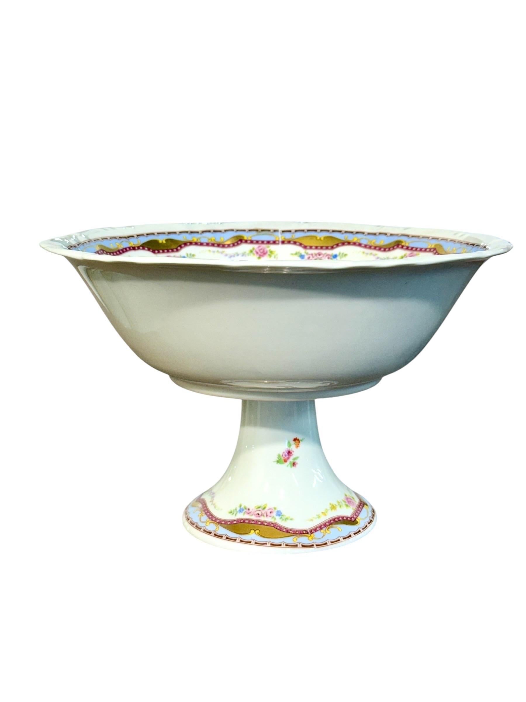 Antike Limoges-Porzellan-Sockelkompott mit handgemalten Blumenmotiven im Angebot 2