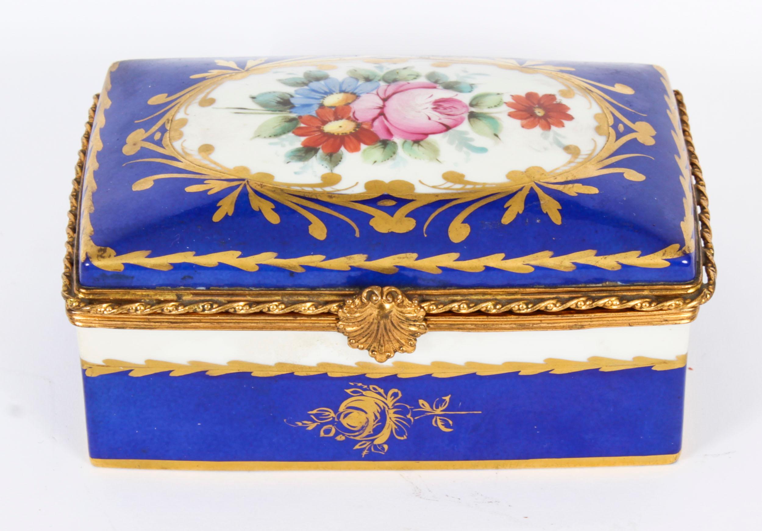 This is a beautiful antique French Limoges ormolu mounted rectangular bombe' shaped table casket, circa 1870 in date and bearing the Limoges marks on the underside.

The Royal Blue casket is beautifully decorated  with poppies and country flowers,