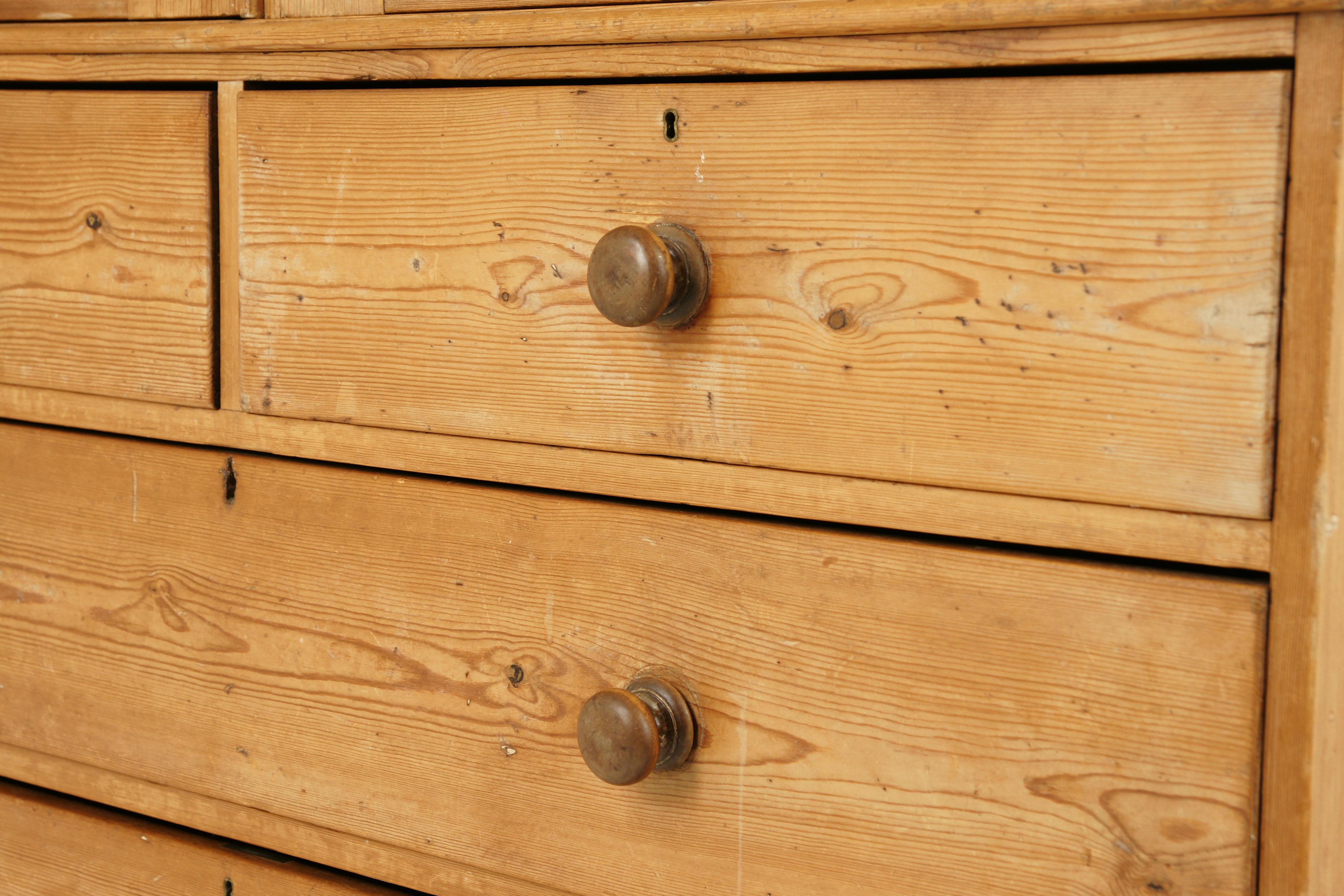 Antique Linen Press, Antique Dresser, Victorian, Scotland, 1870 In Good Condition In Vancouver, BC