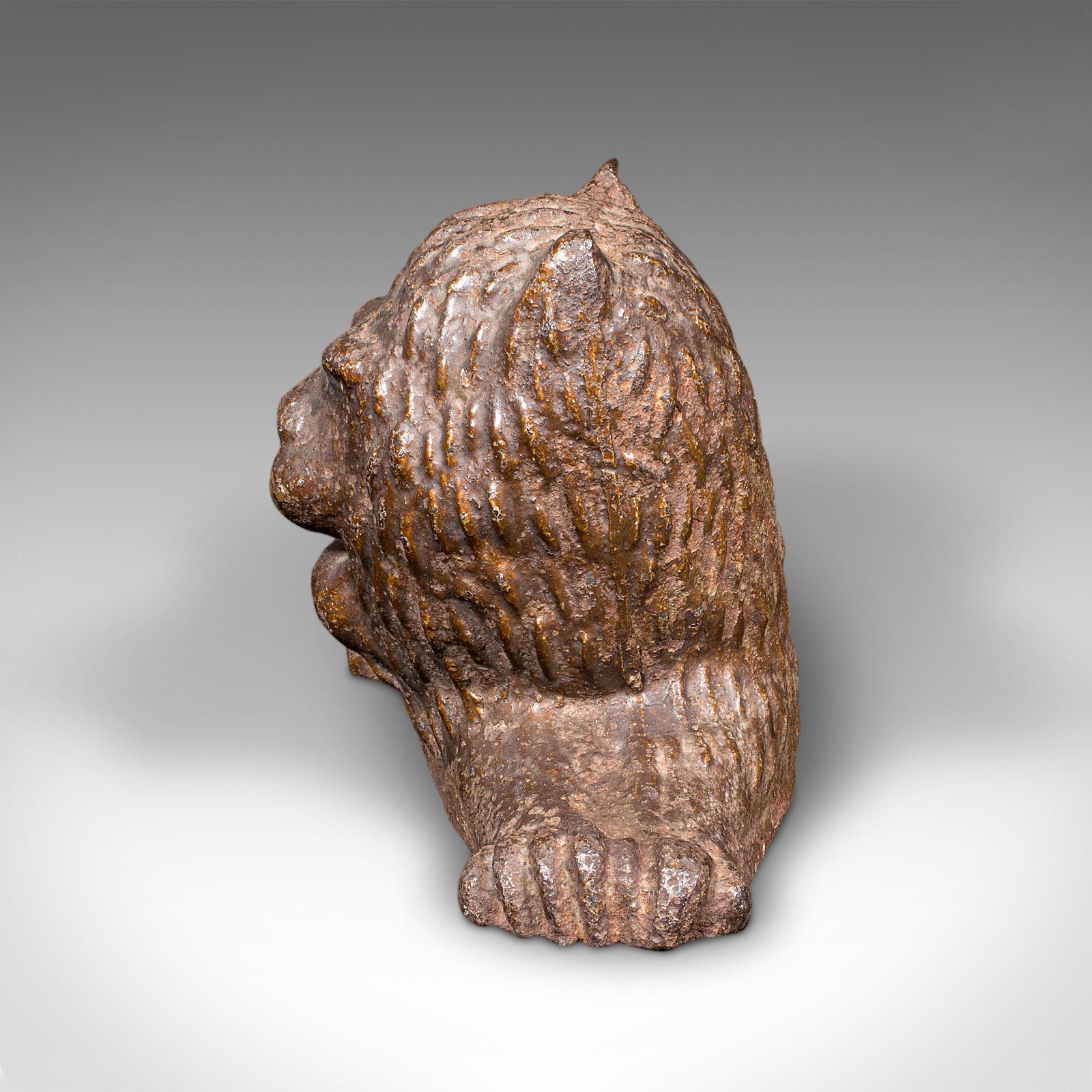 Antiker Löwen-Türstopper, englischer figurativer gusseiserner Türbehälter, viktorianisch, 1850 (Britisch) im Angebot
