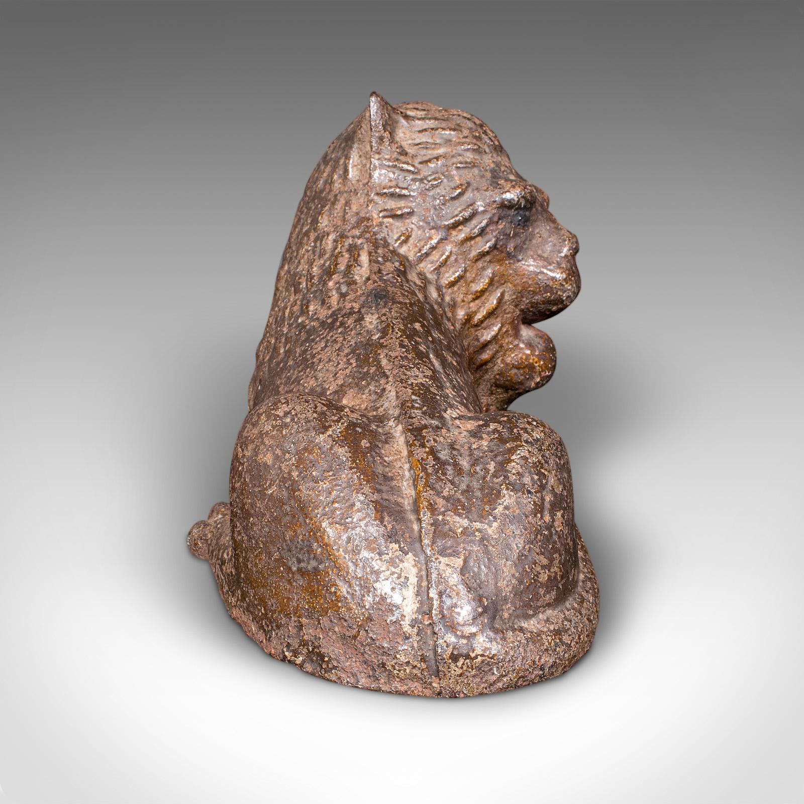 Antiker Löwen-Türstopper, englischer figurativer gusseiserner Türbehälter, viktorianisch, 1850 (Mittleres 19. Jahrhundert) im Angebot