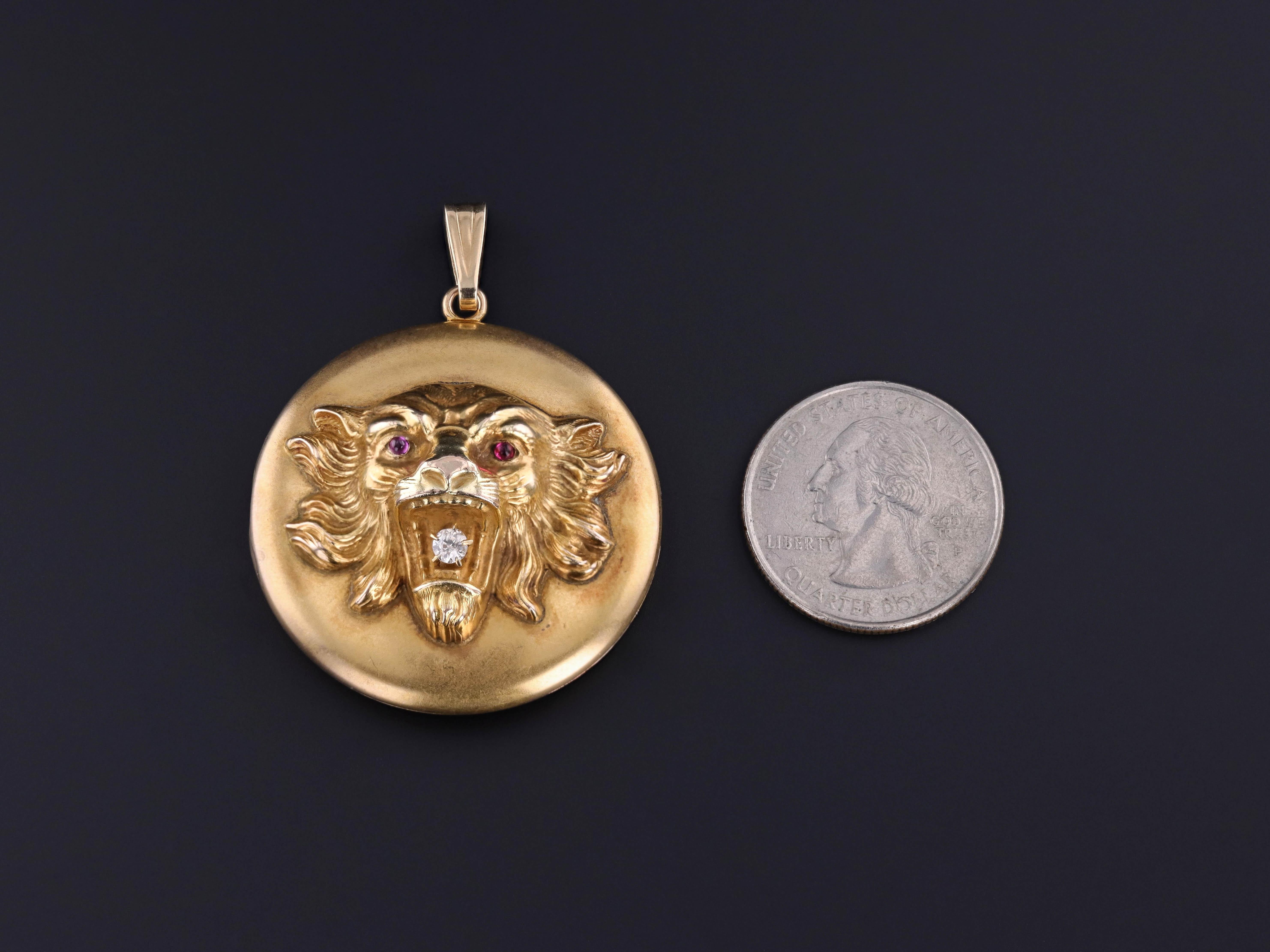 Art nouveau Médaillon de lion antique en or 10k en vente