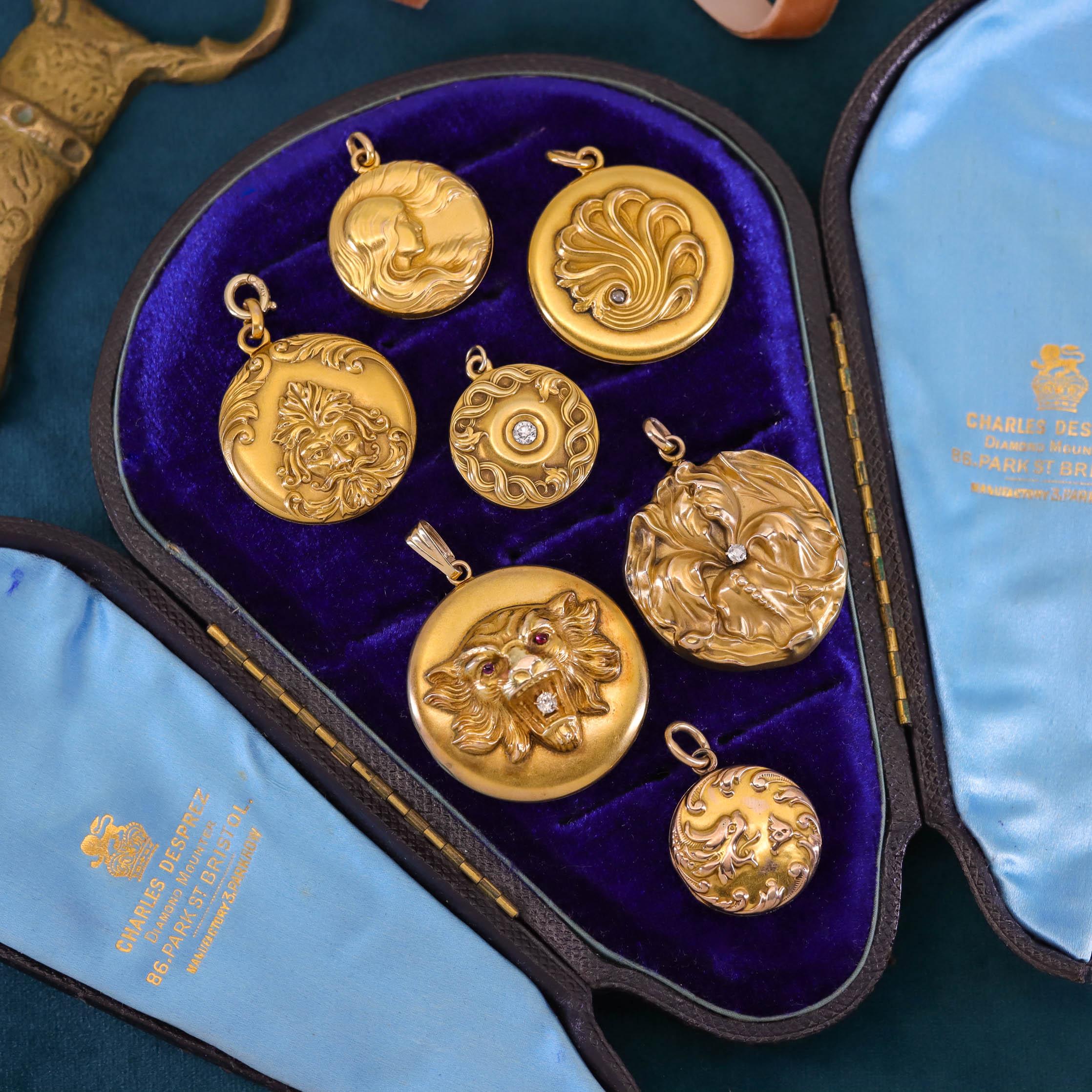 Médaillon de lion antique en or 10k en vente 1