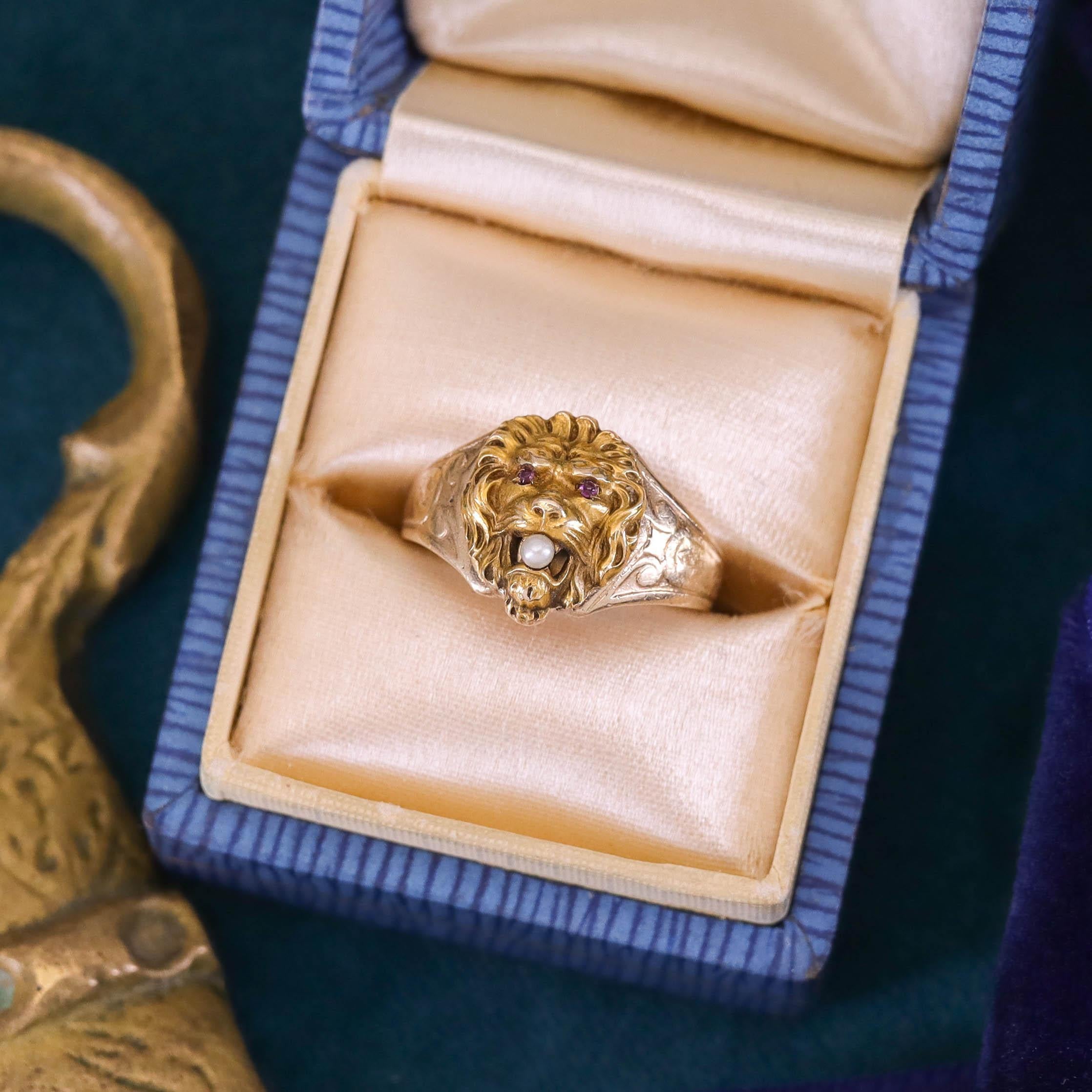 Women's Antique Lion Ring of 14k Gold For Sale
