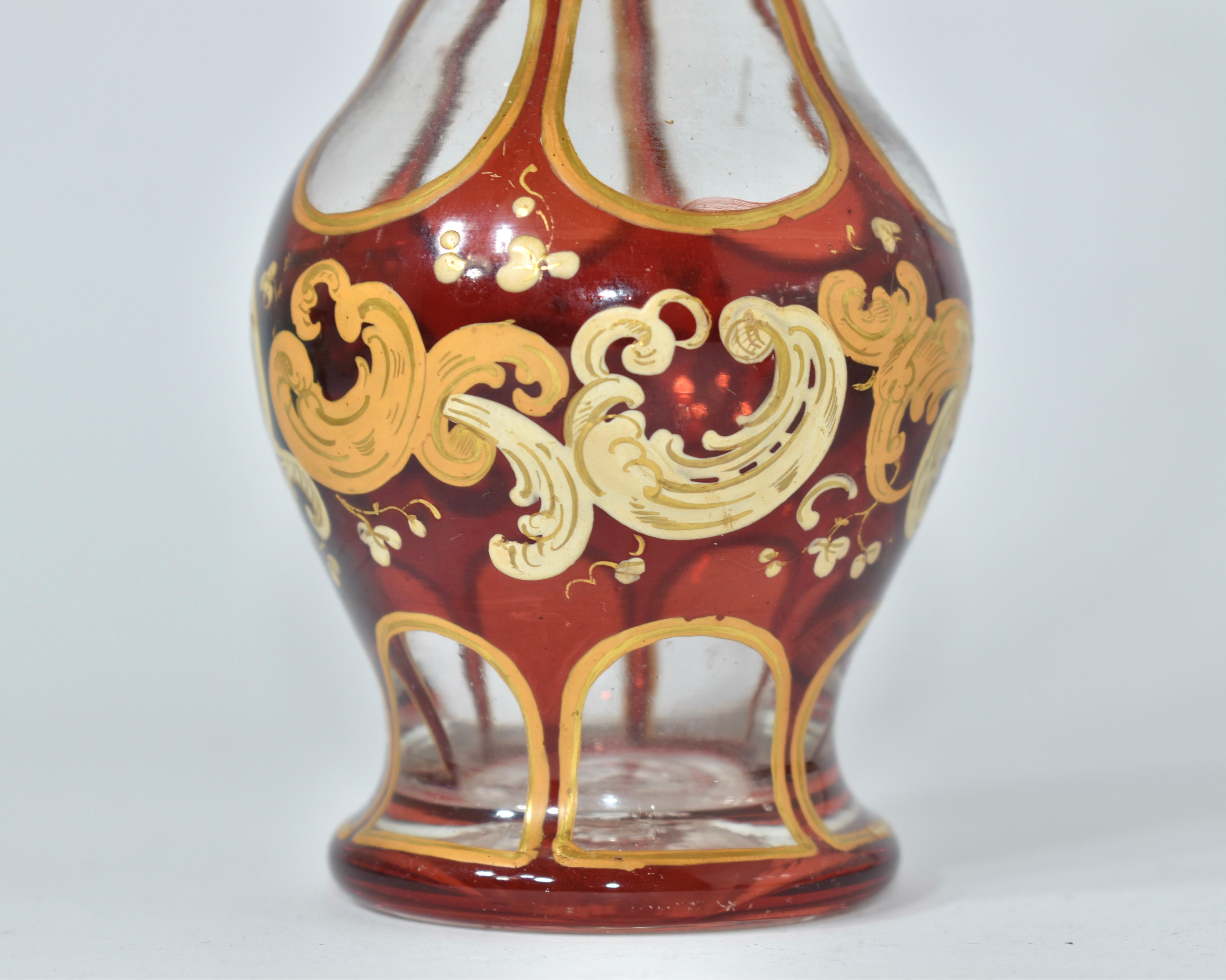 Verre brun Service à liqueur antique, verre émaillé rouge rubis de Bohème, 19e siècle en vente