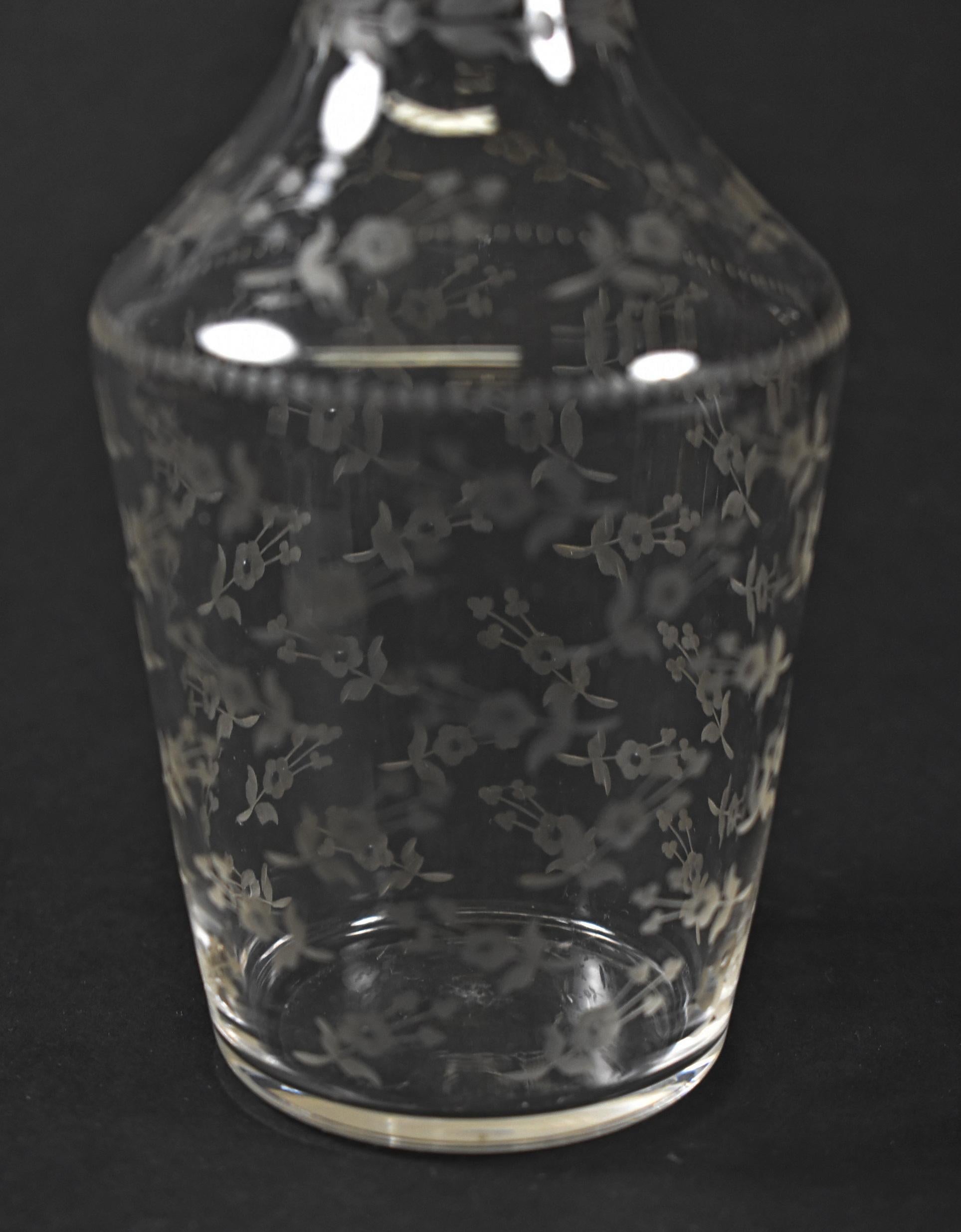 Antique Liquor Tantalus Box Oak With Guta Percha Images Cut Crystal Stemware im Angebot 5