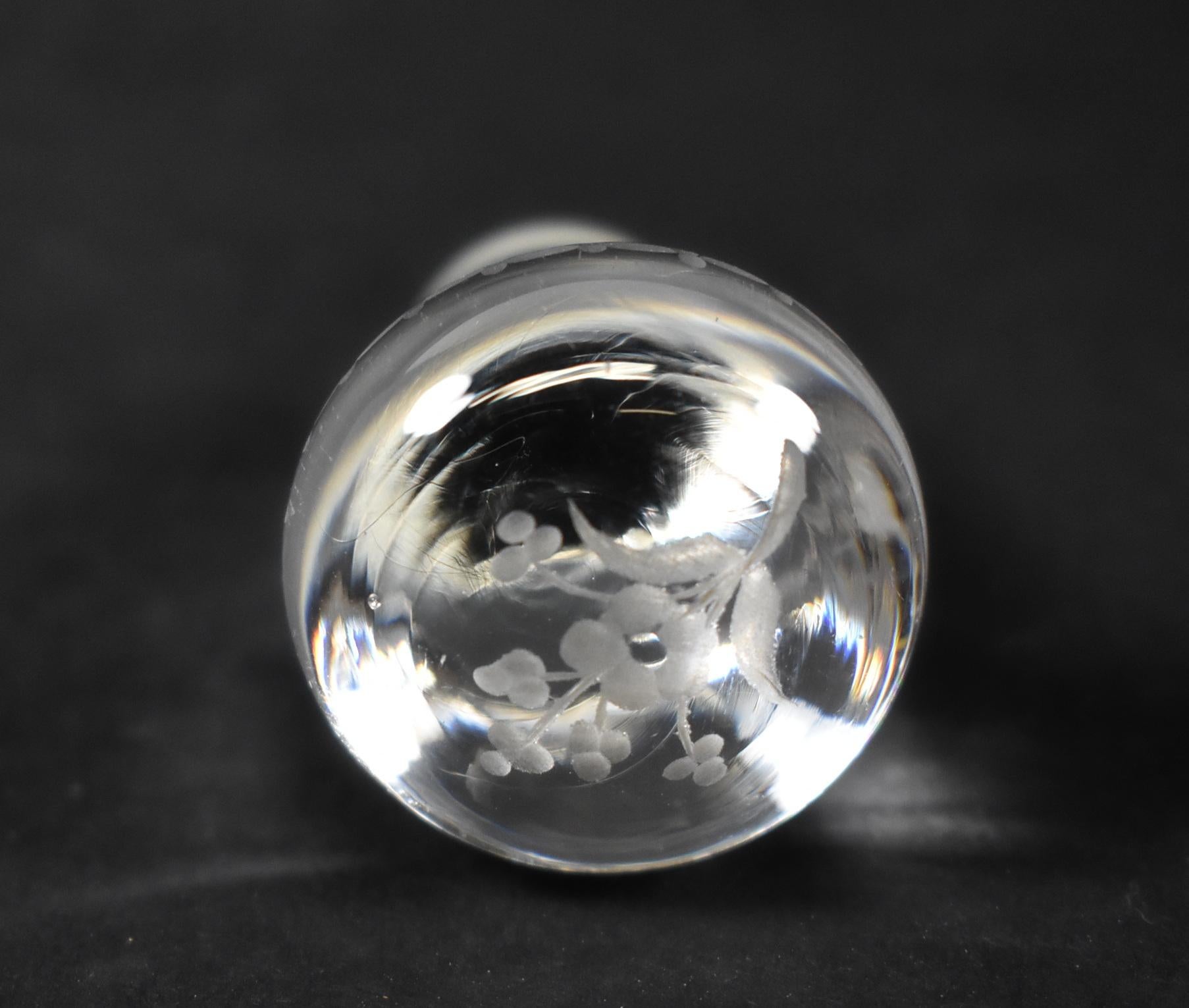 Antique Liquor Tantalus Box Oak With Guta Percha Images Cut Crystal Stemware im Angebot 6