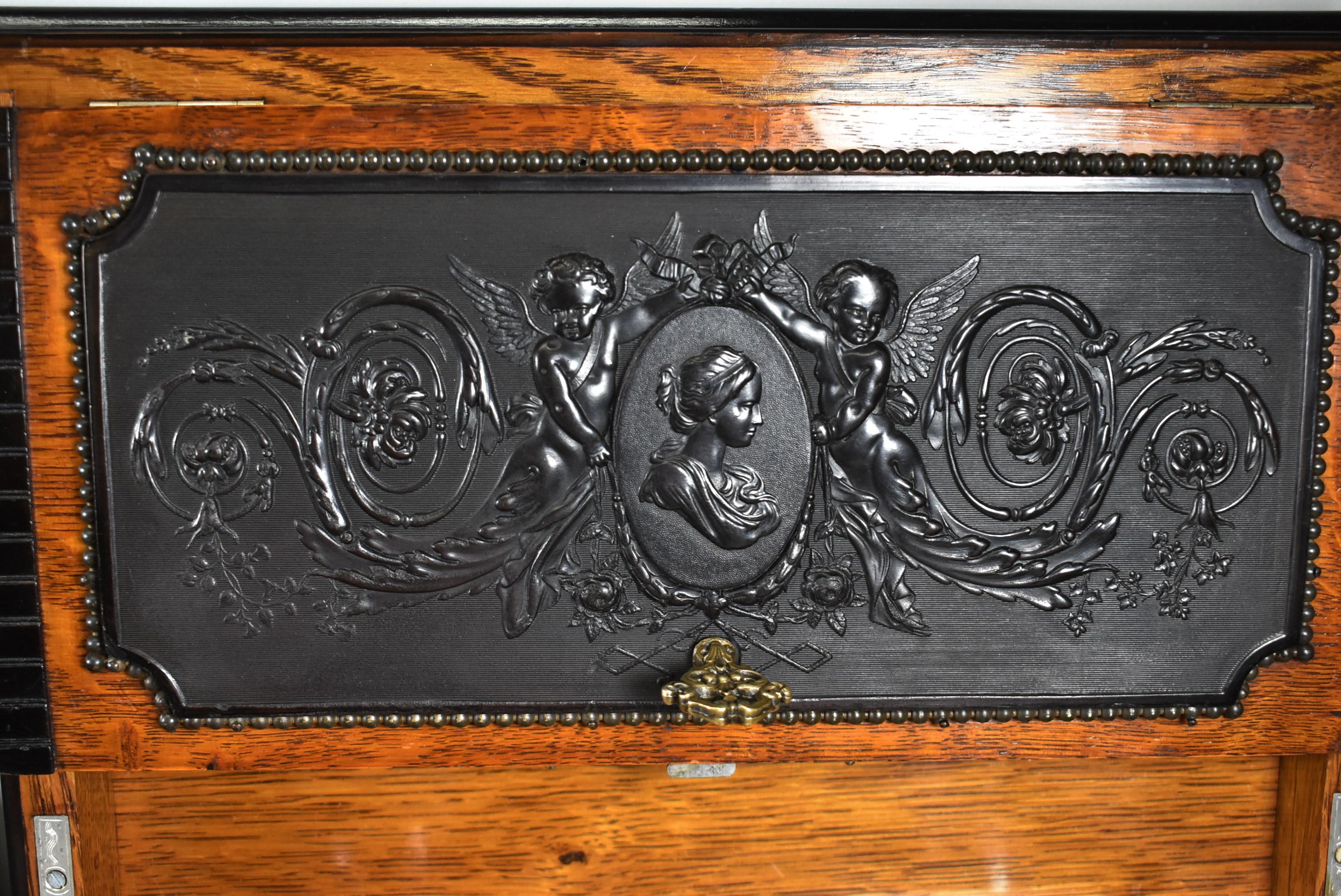 Antique Liquor Tantalus Box Oak With Guta Percha Images Cut Crystal Stemware im Angebot 9