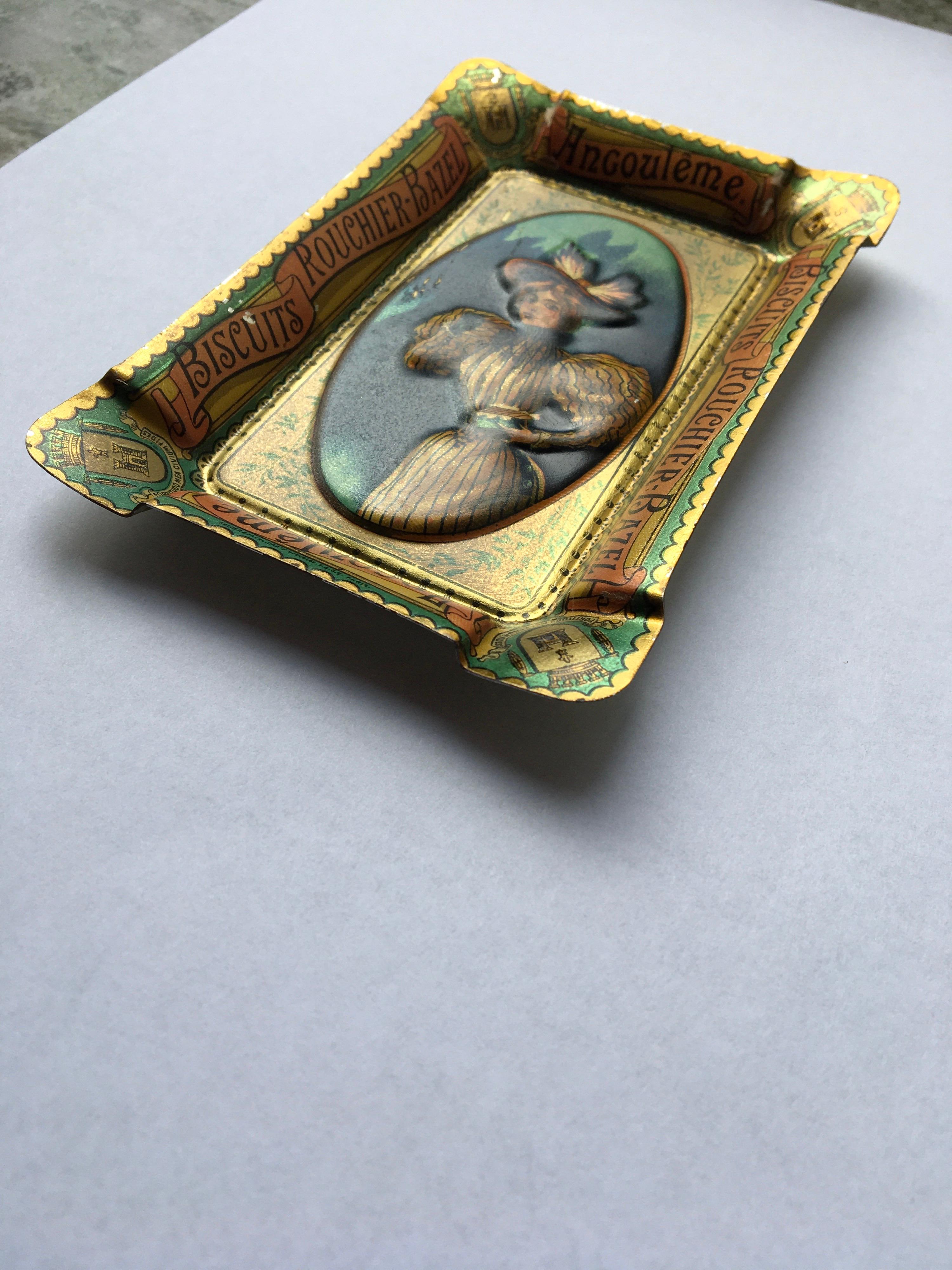 Antique Litho Tin Tray or Ashtray for Biscuits Rouchier Bazel France, circa 1900 In Good Condition In Antwerp, BE