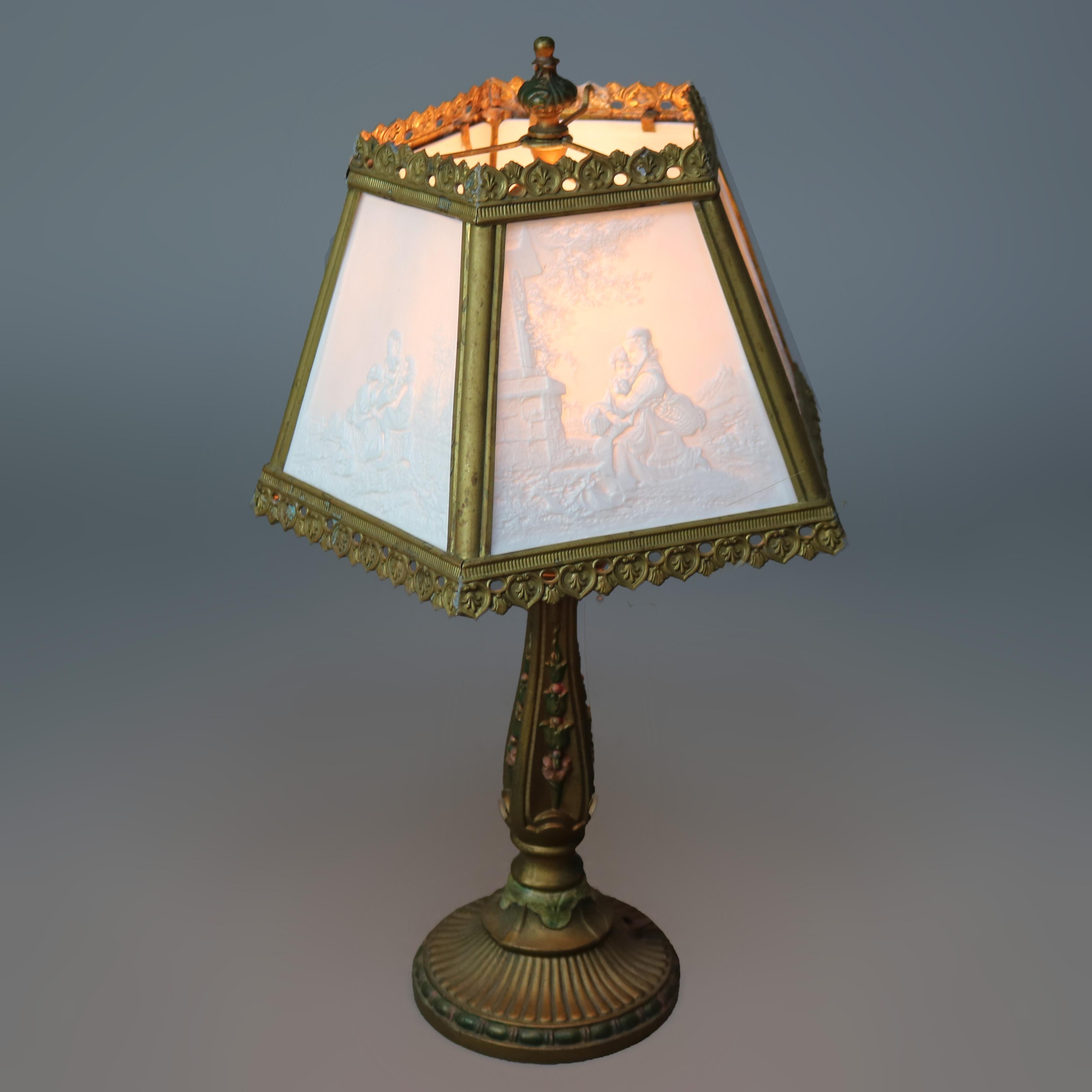 Lampe de table en verre à cinq panneaux avec base polychromée en lithophane ancienne, Arts and Crafts Landscape Embossed, C1910

Dimensions : 17,25 