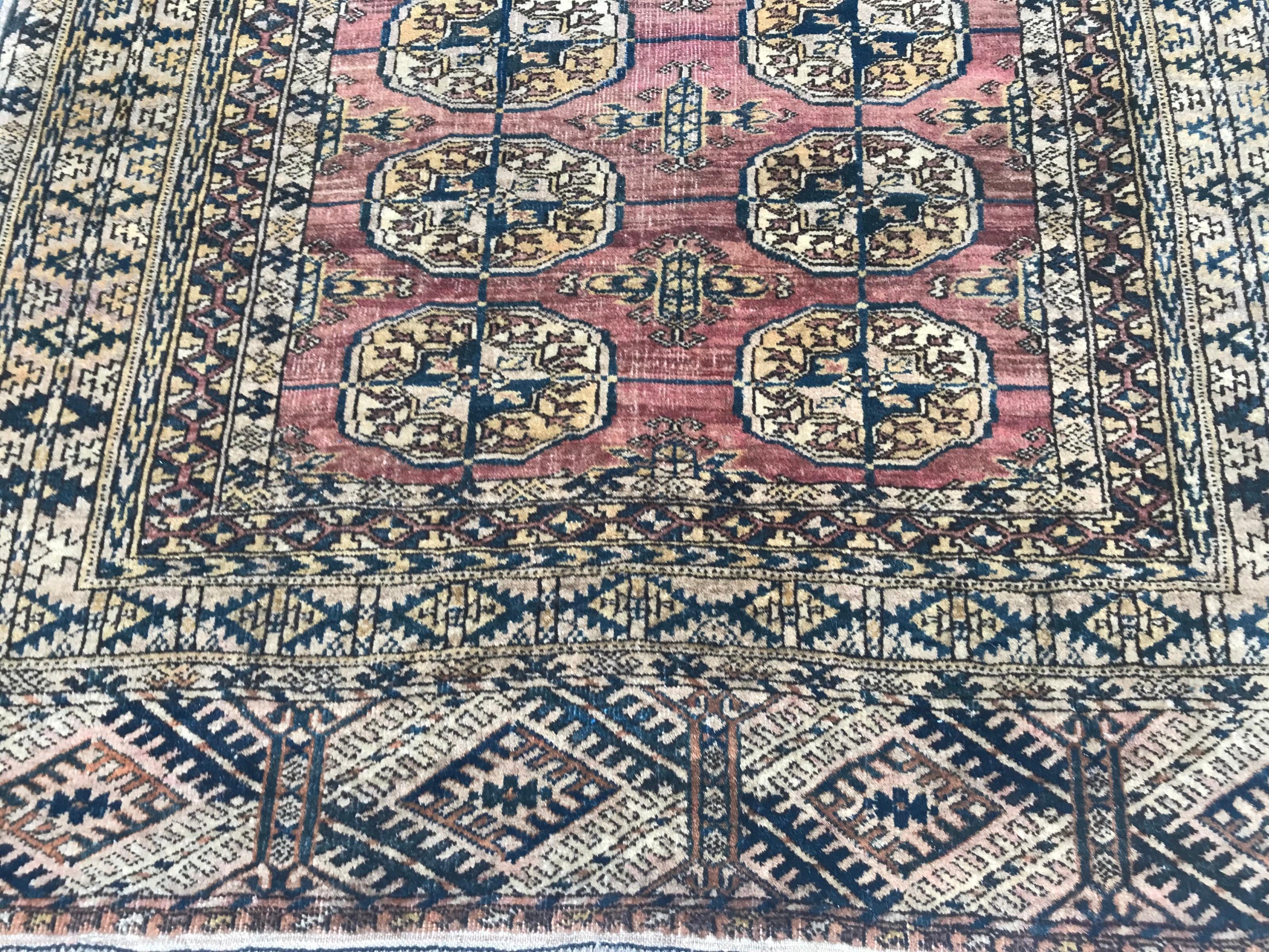 Antiker kleiner Turkmenischer Boukhara-Teppich (Kasachisch) im Angebot