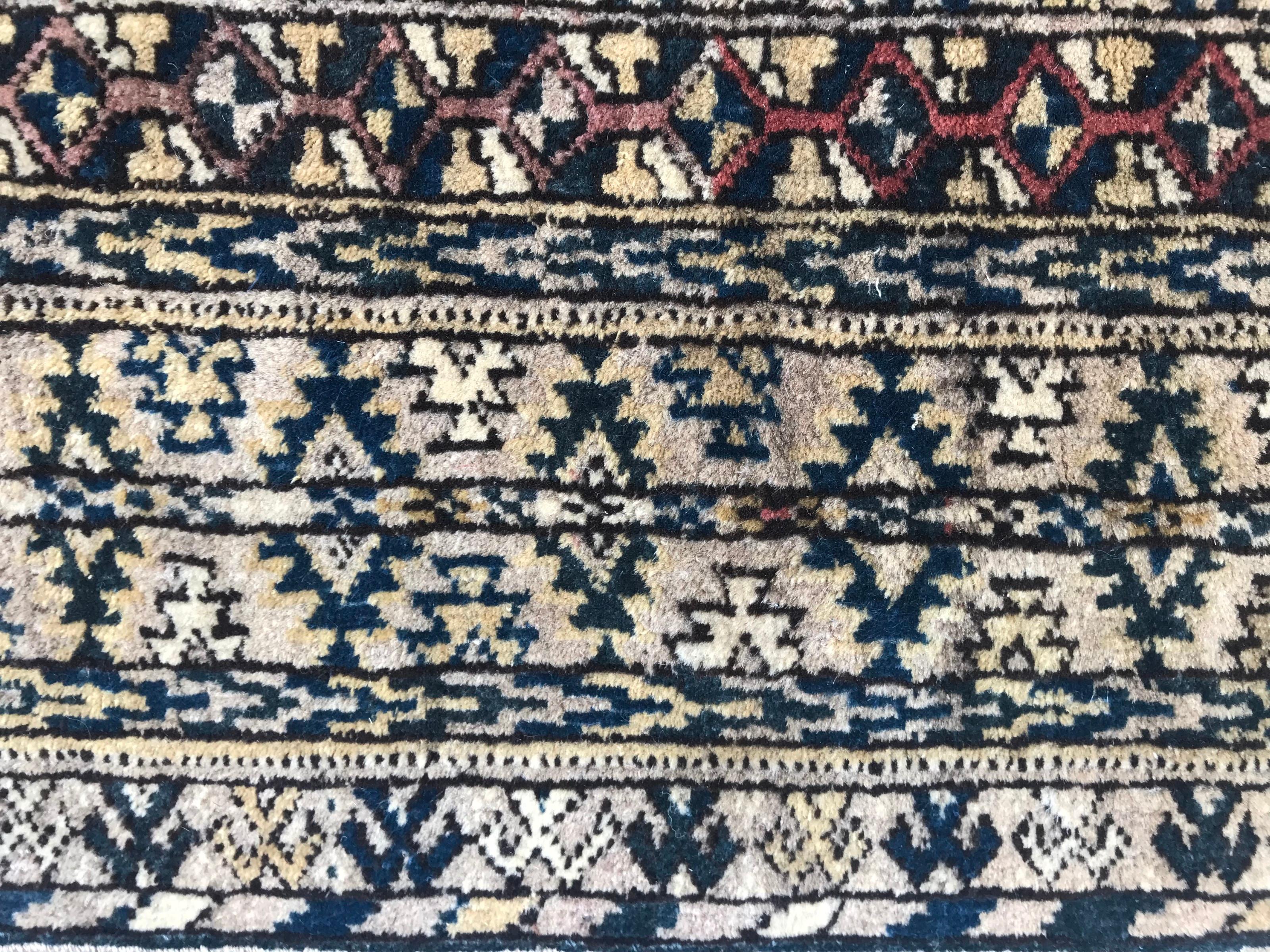 Antiker kleiner Turkmenischer Boukhara-Teppich (Wolle) im Angebot