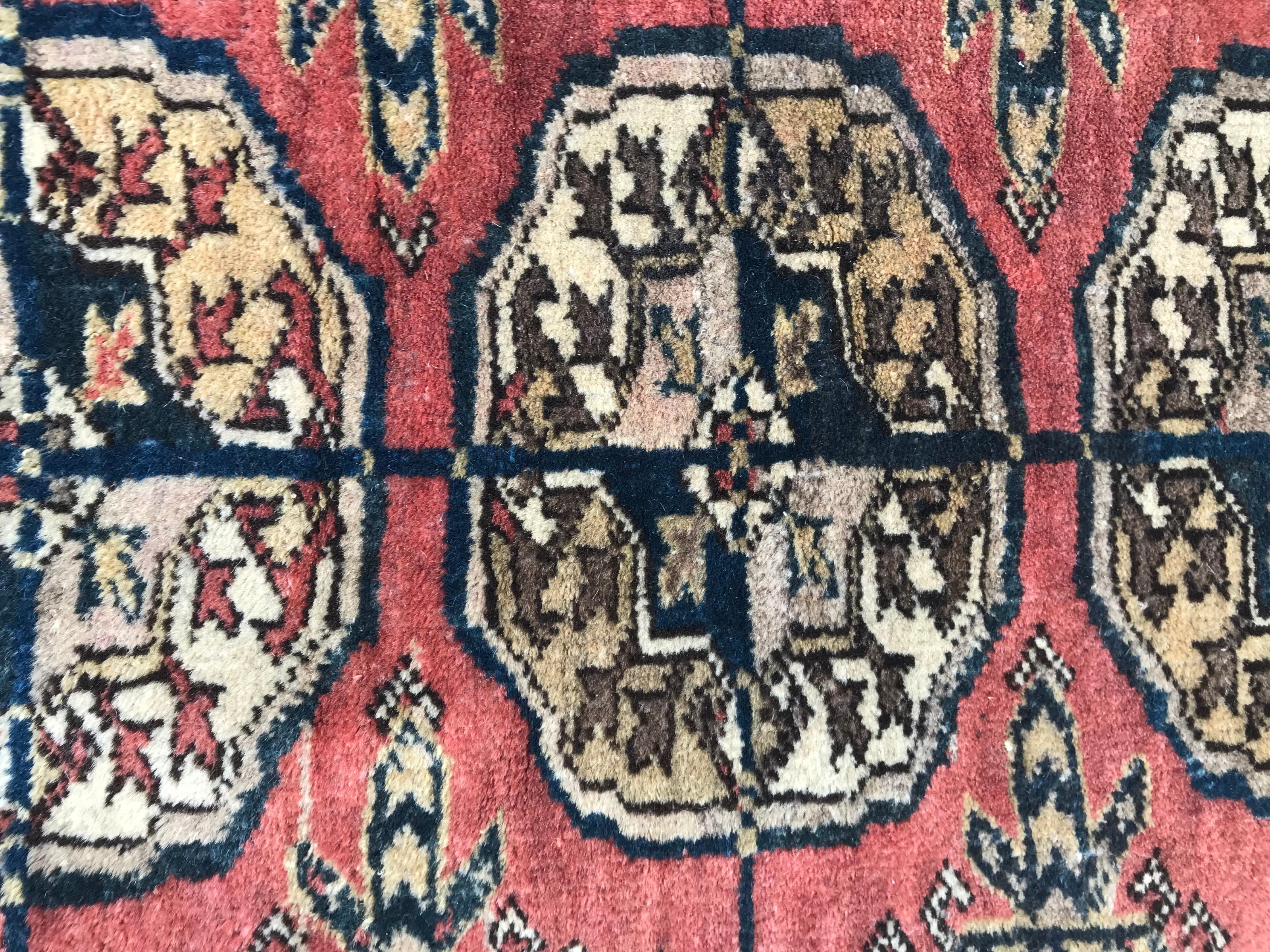 Antiker kleiner Turkmenischer Boukhara-Teppich im Angebot 1