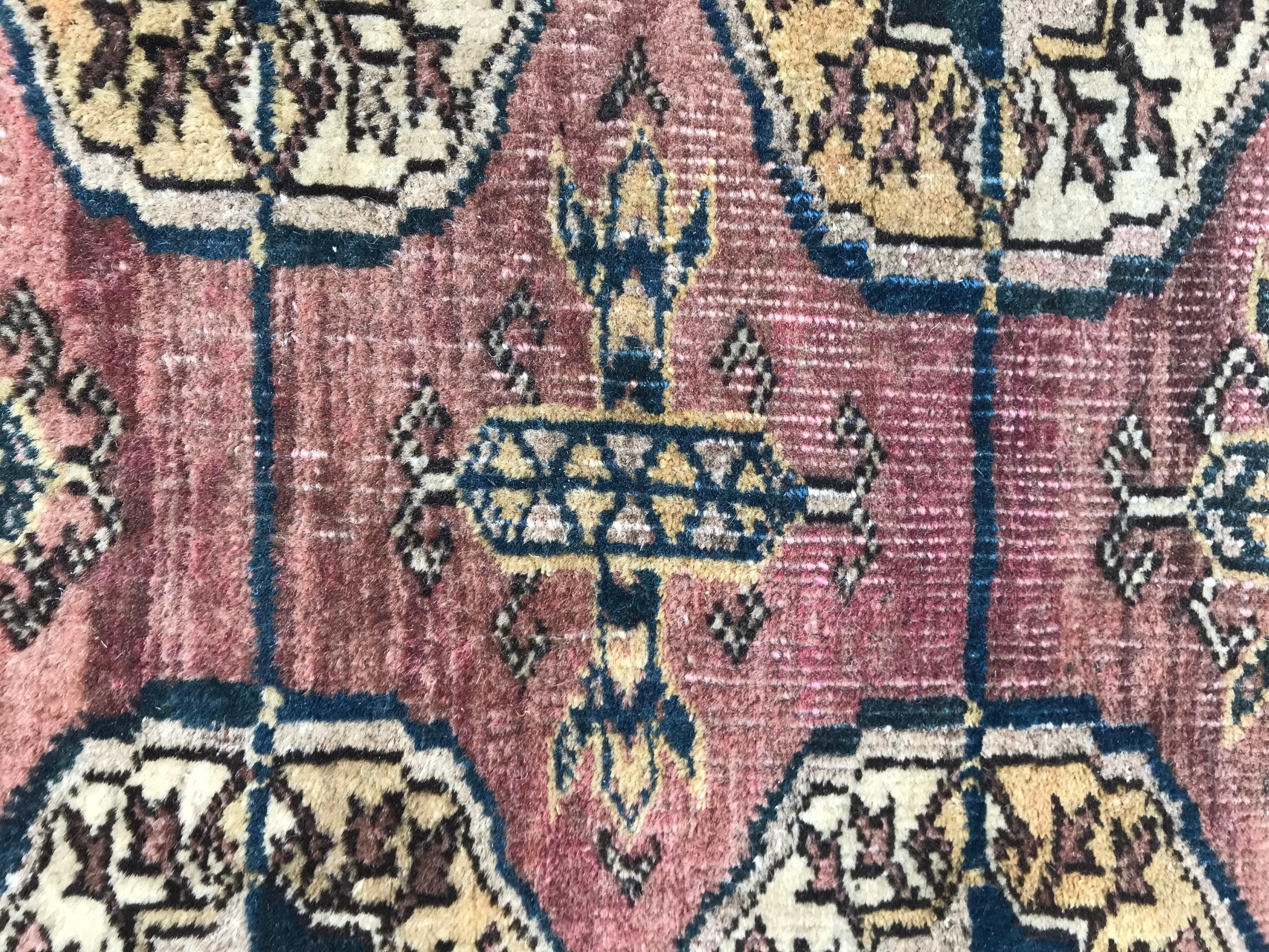 Antiker kleiner Turkmenischer Boukhara-Teppich im Angebot 2