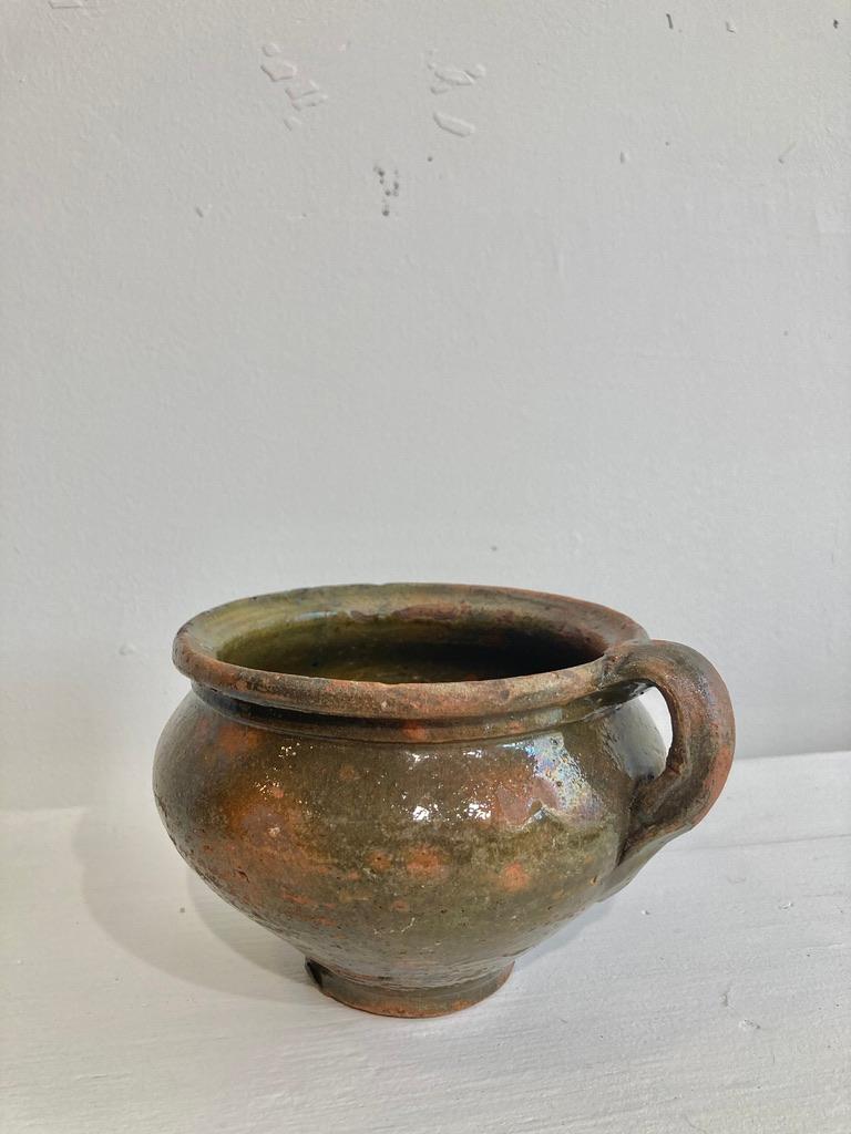 kleine antike rustikale Schale mit erstaunlicher Patina aus einer Privatsammlung. 