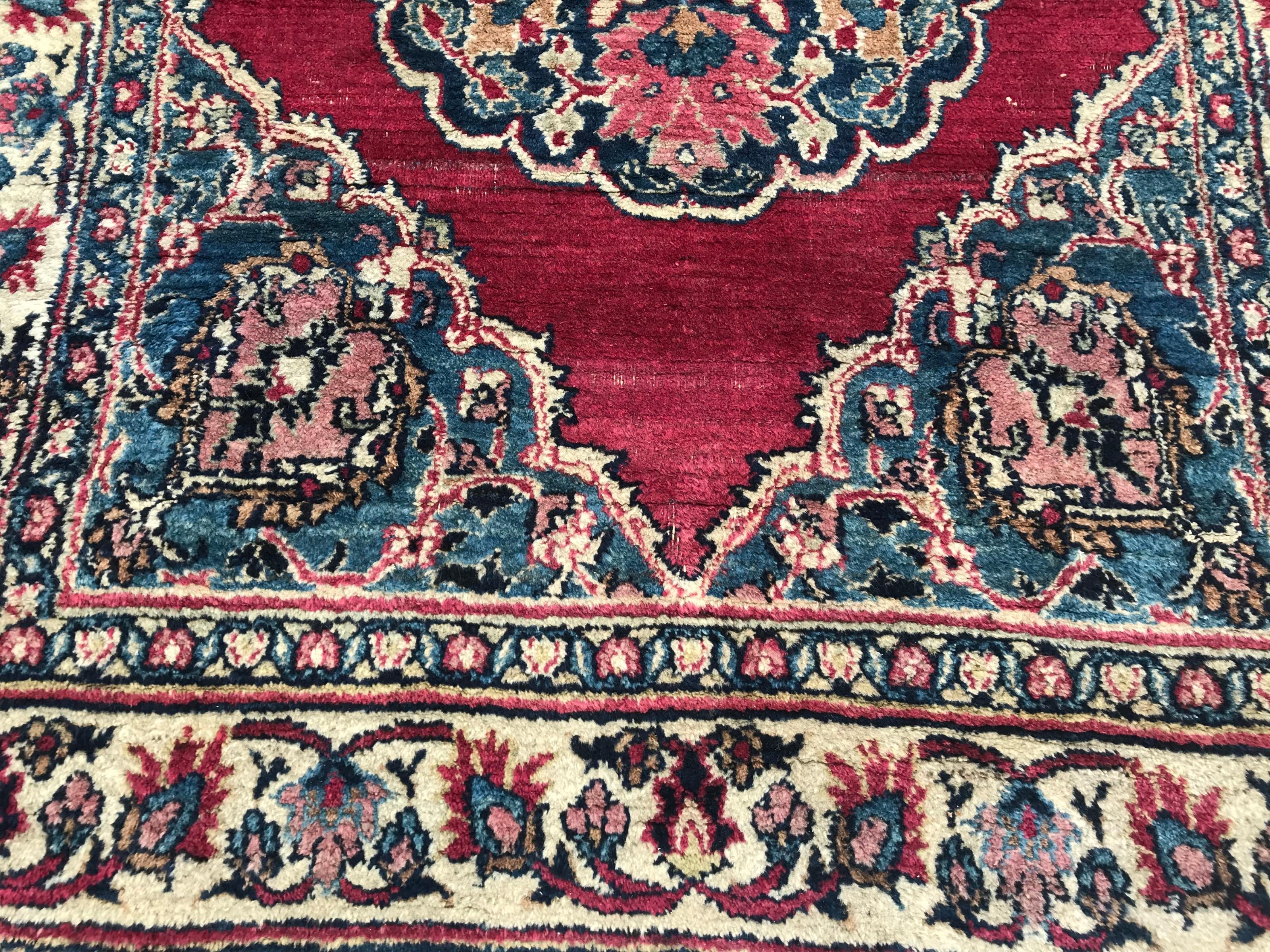 Noué à la main Petit tapis antique Dorokhsh en vente