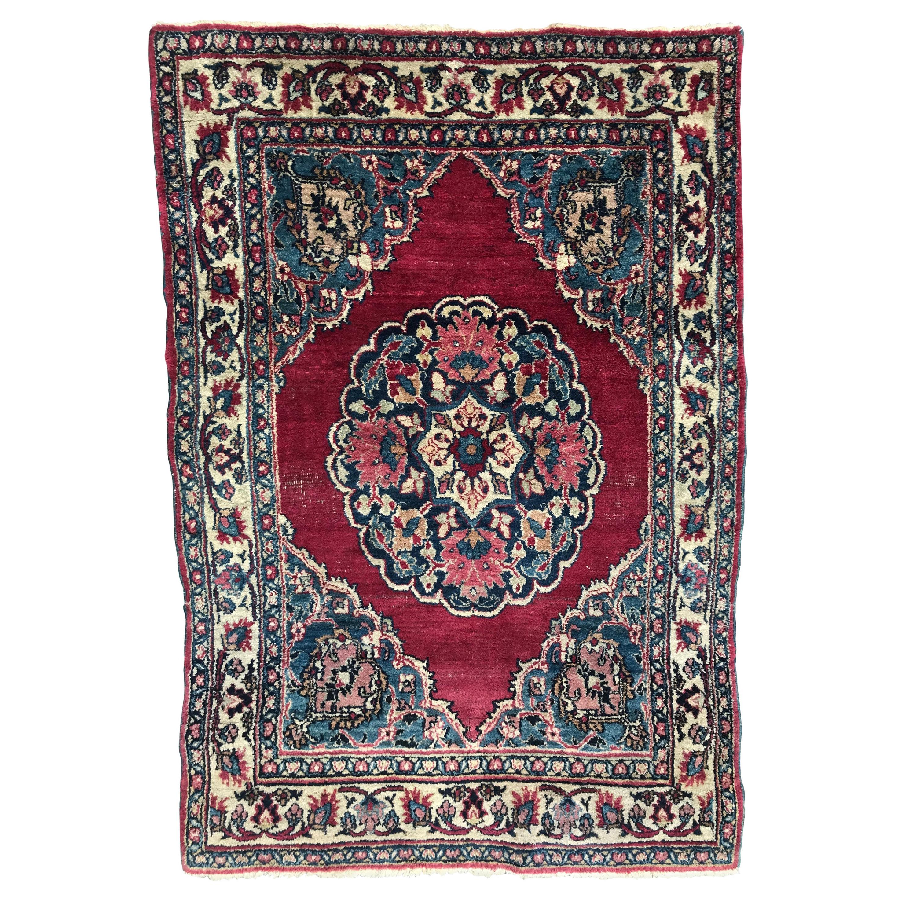 Petit tapis antique Dorokhsh en vente