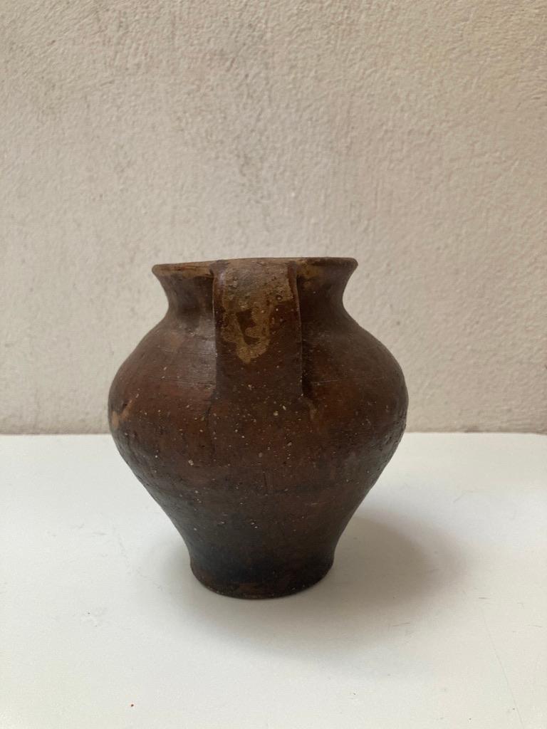 piccolo vaso antico spagnolo con patina sorprendente proveniente da una collezione privata dell'area settentrionale della Spagna