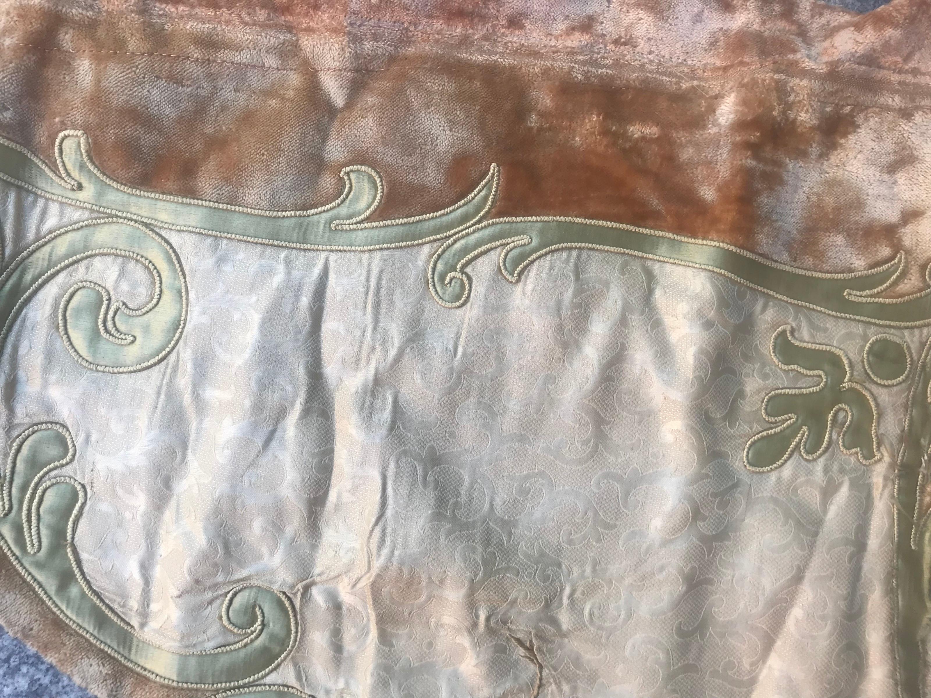 Aubusson Antique Little French Embroidery