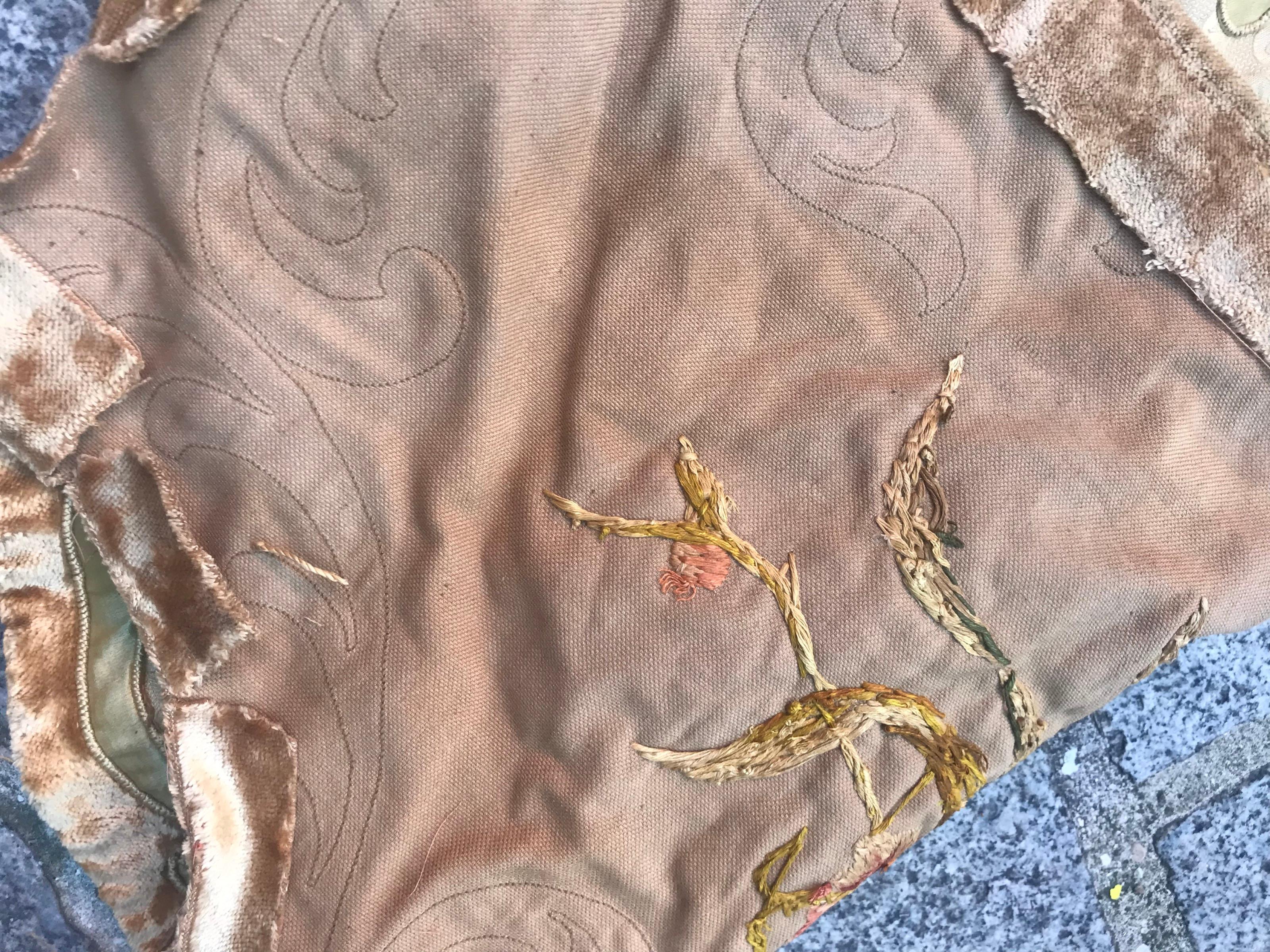 Soie Petite broderie française ancienne en vente