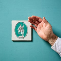 Antike Liverpooler Delft Fliese mit neoklassischer Figur