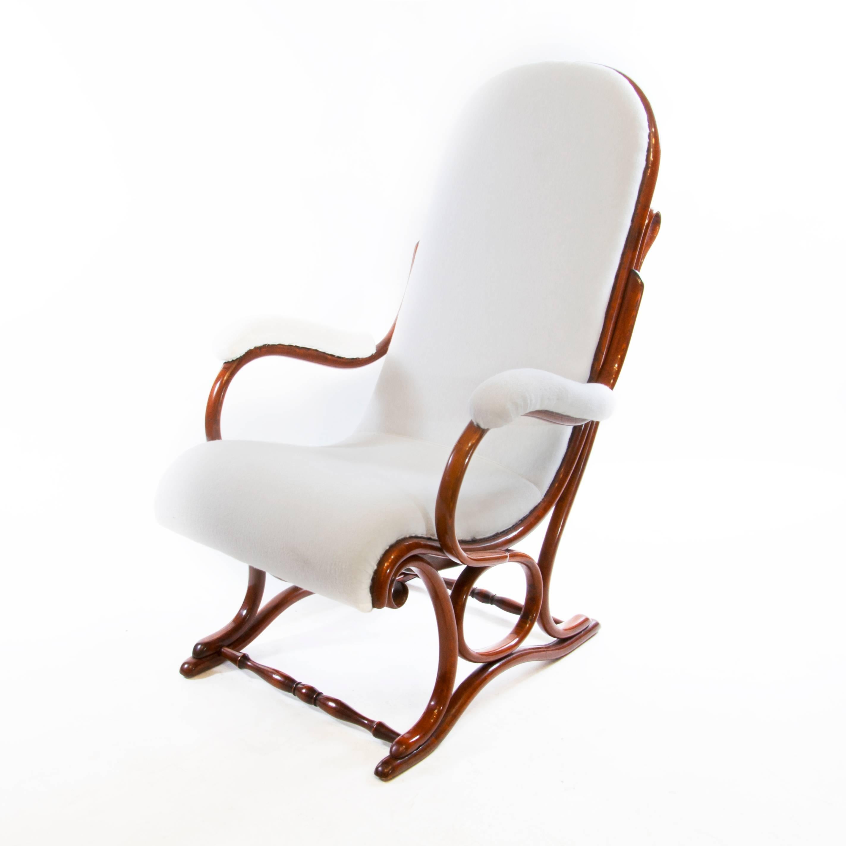 Antique Thonet bentwood armchair Salonfauteuil No. 1 designed by the Gebruder Thonet, circa 1900, manufactured between 1905-1920.
A very rare and antique Thonet upholstered armchair.
The company Thonet was founded by Michael Thonet and was greatly