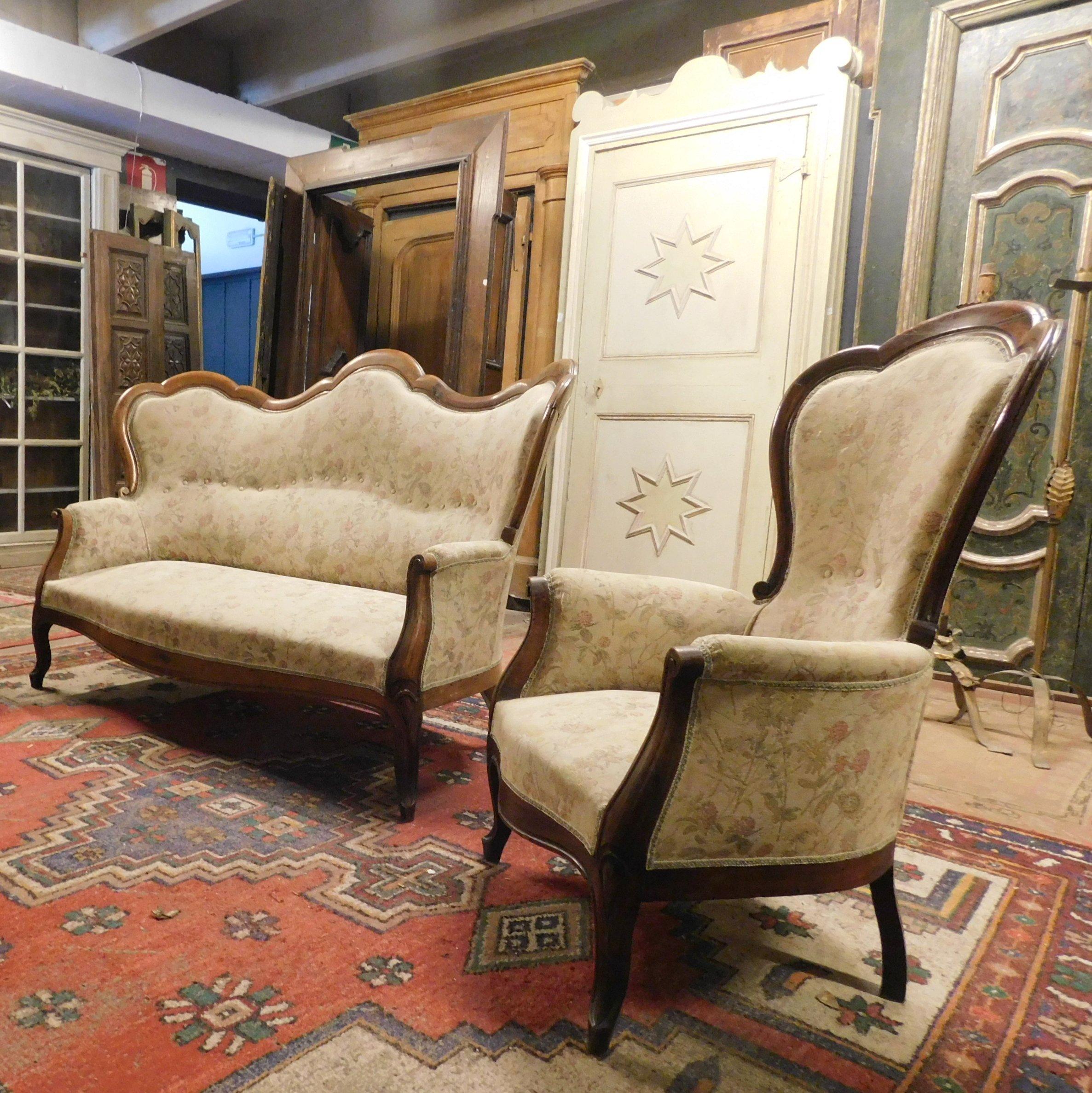 Antique living room set consisting of a small sofa and two armchairs, with wavy carved walnut frames, and light (beige) authentic fabric with floral designs, in good condition.
Made in the 19th century in northern Italy.
Piedmontese, the two