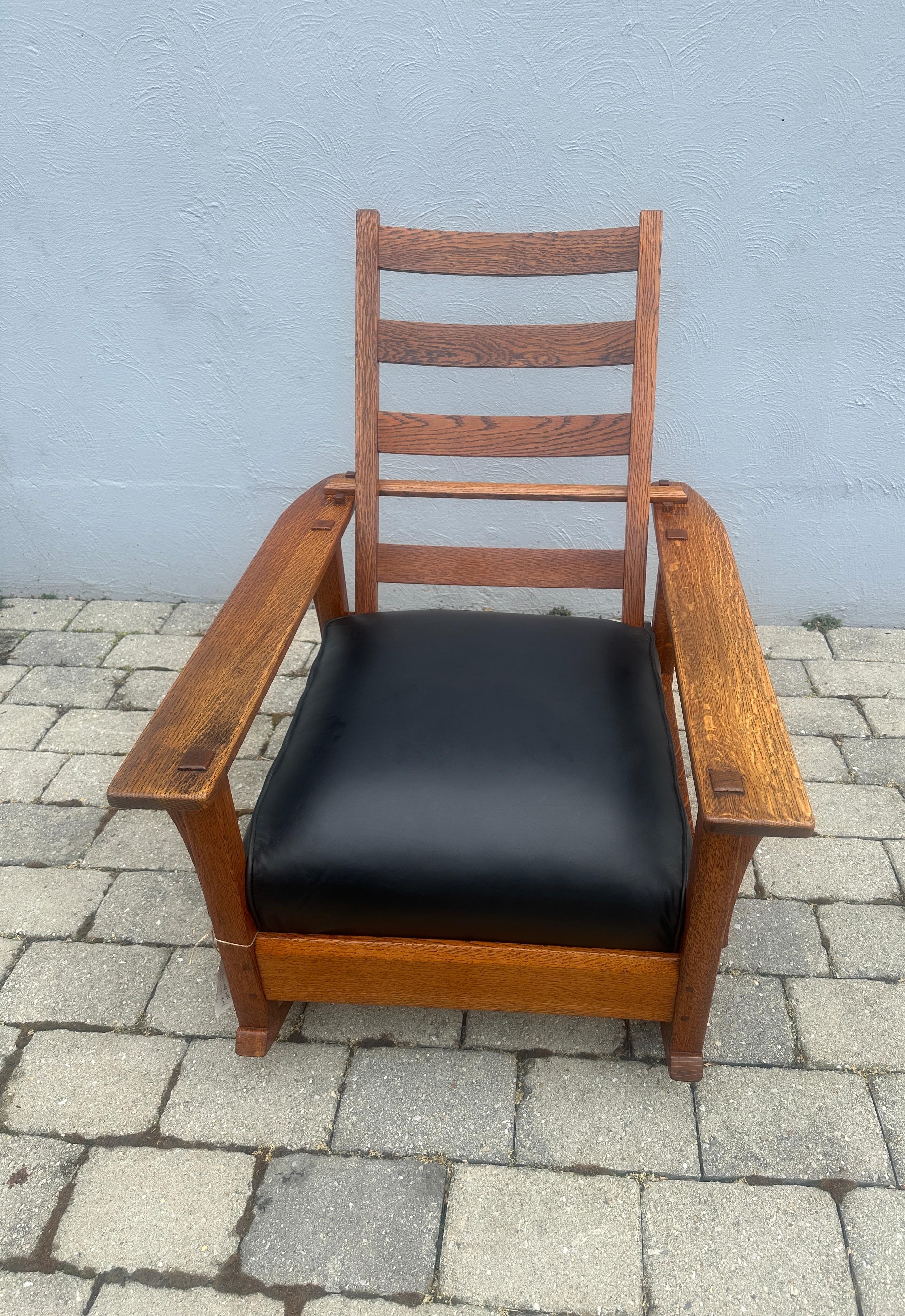 Rocker Morris Stickley Arm de L&JG, W7936

Il s'agit d'un ancien I.L.A. Stickley Arm Morris Rocker en bon état, sans réparations ni pièces remplacées. 

Les coussins de cette chaise ont été récupérés avec du cuir noir filé à la main de première