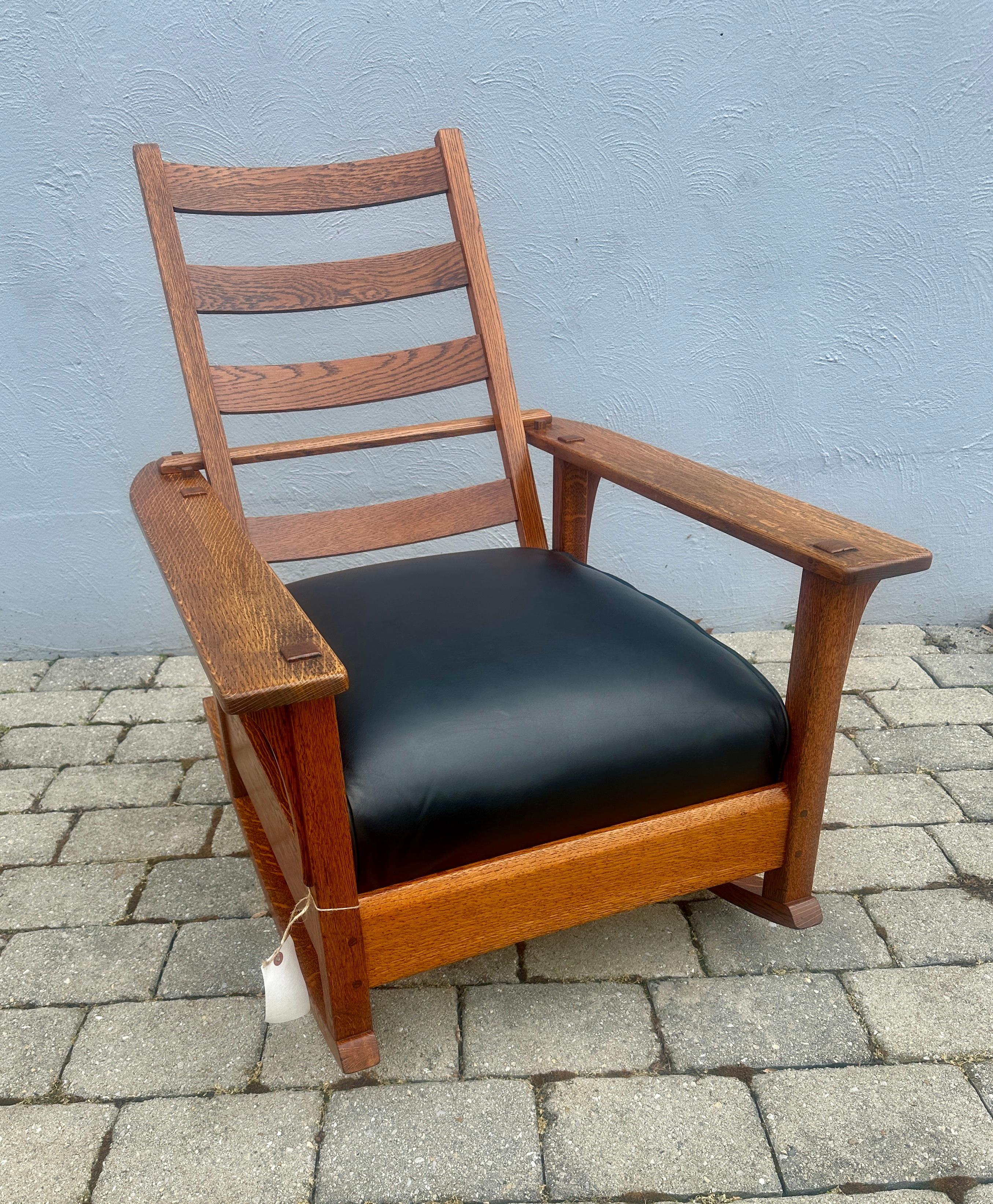 L&JG Stickley Arm Morris Rocker    20%   VENTE    VENTE    W7936 Bon état - En vente à Shamokin Dam, PA