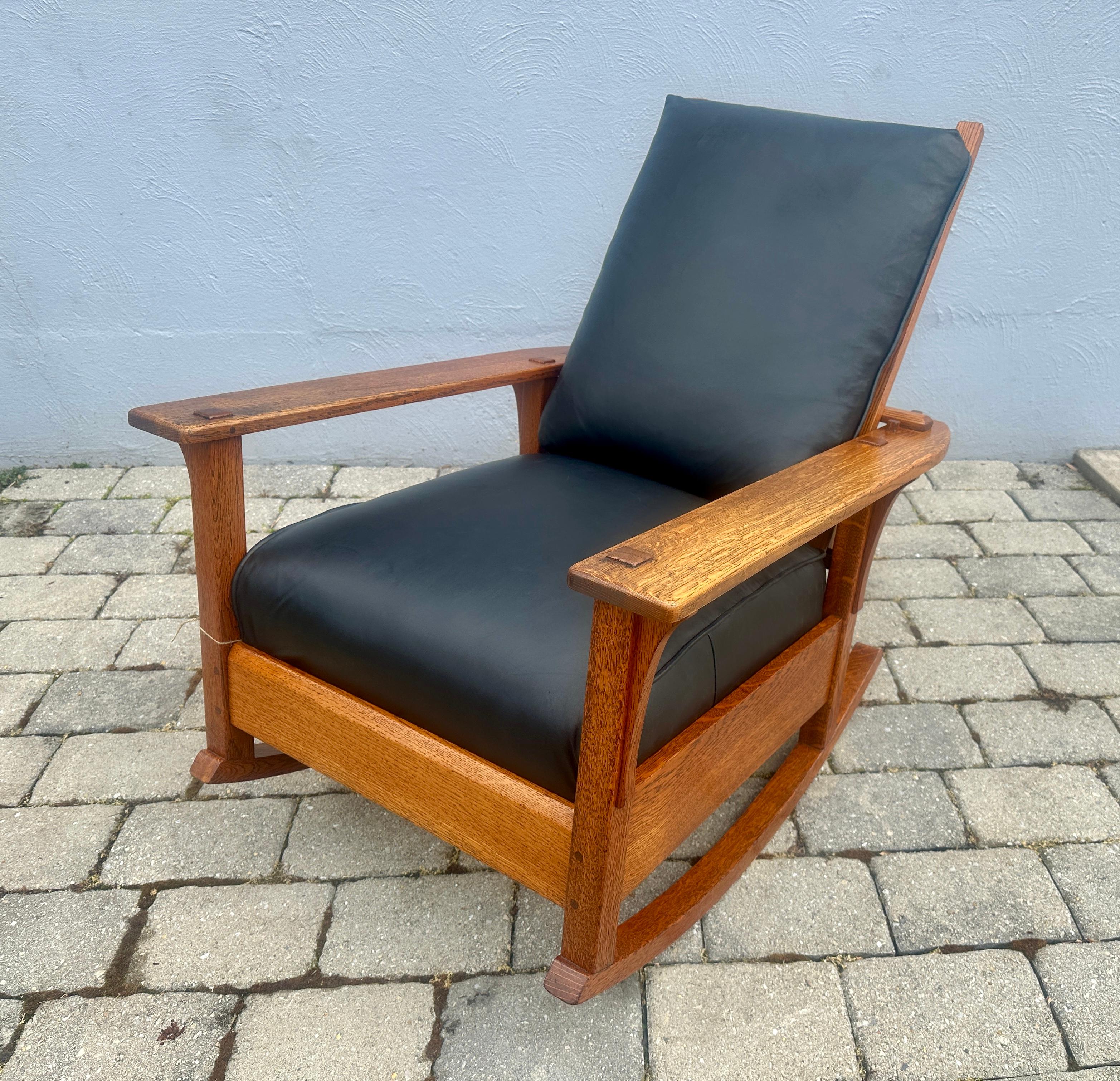 20ième siècle L&JG Stickley Arm Morris Rocker    20%   VENTE    VENTE    W7936 en vente