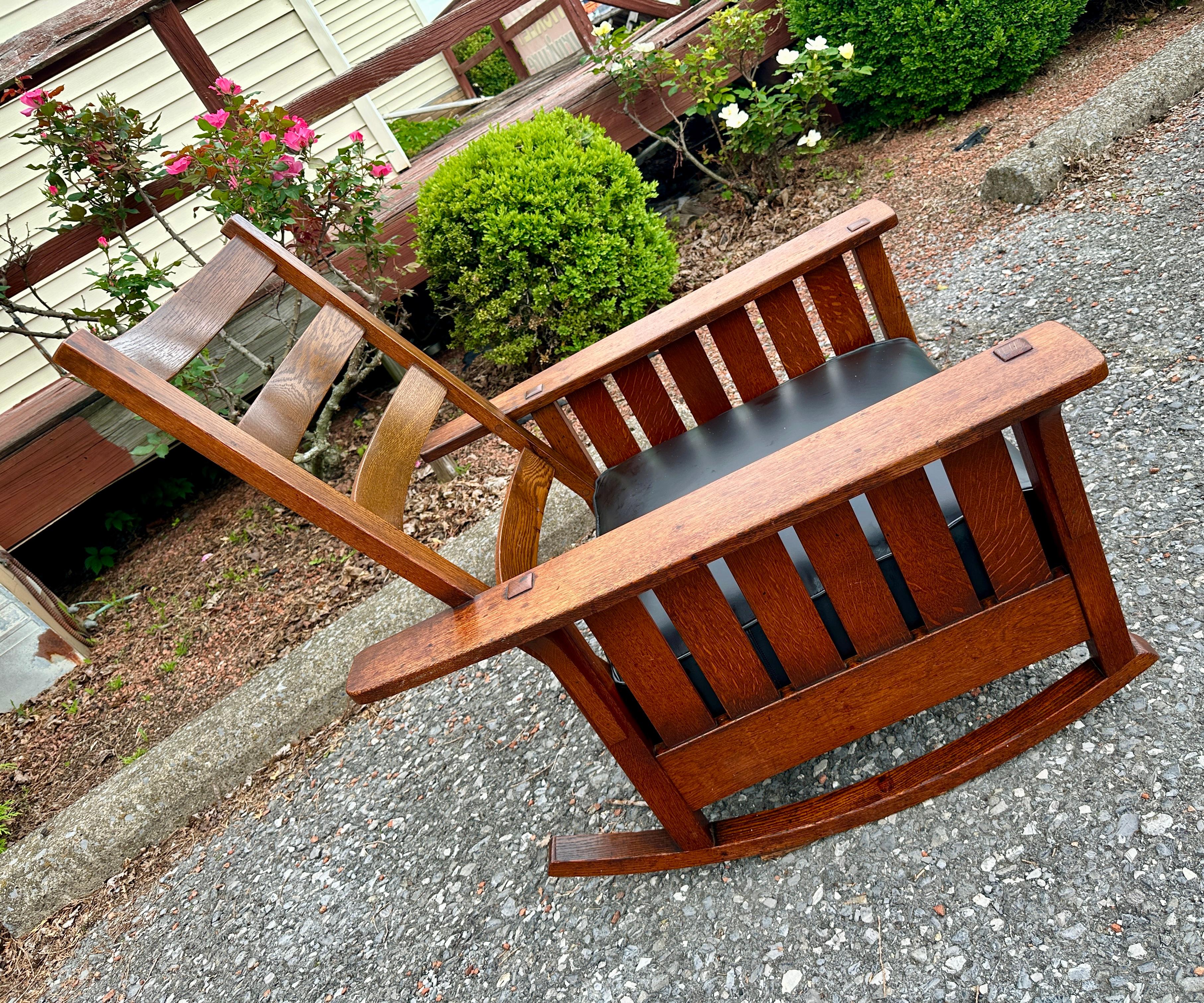 Antike L&JG Stickley Paddelarmwippe mit Schlitz an den Seiten - W8390 (20. Jahrhundert) im Angebot