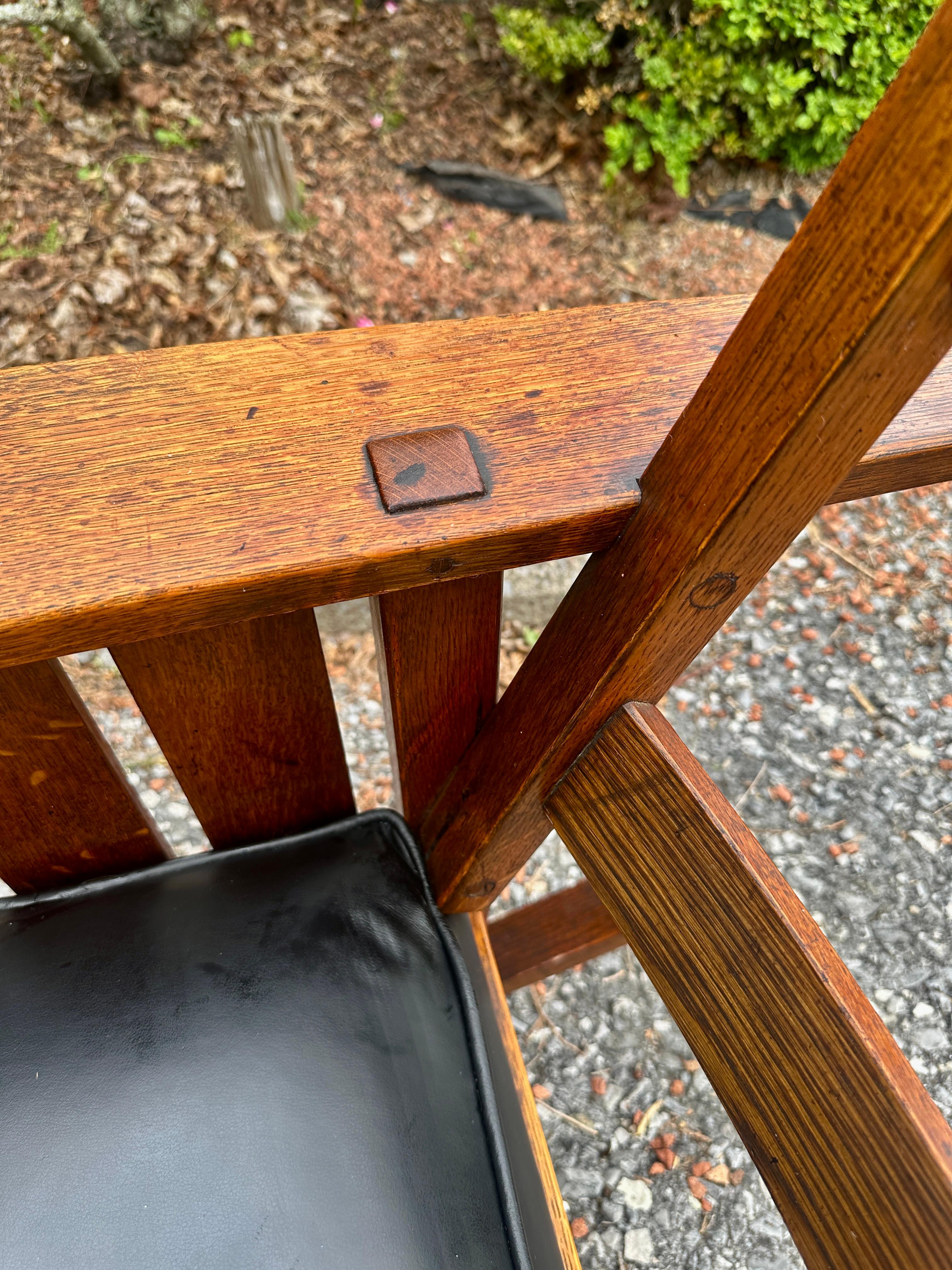 Antike L&JG Stickley Paddelarmwippe mit Schlitz an den Seiten - W8390 im Angebot 2