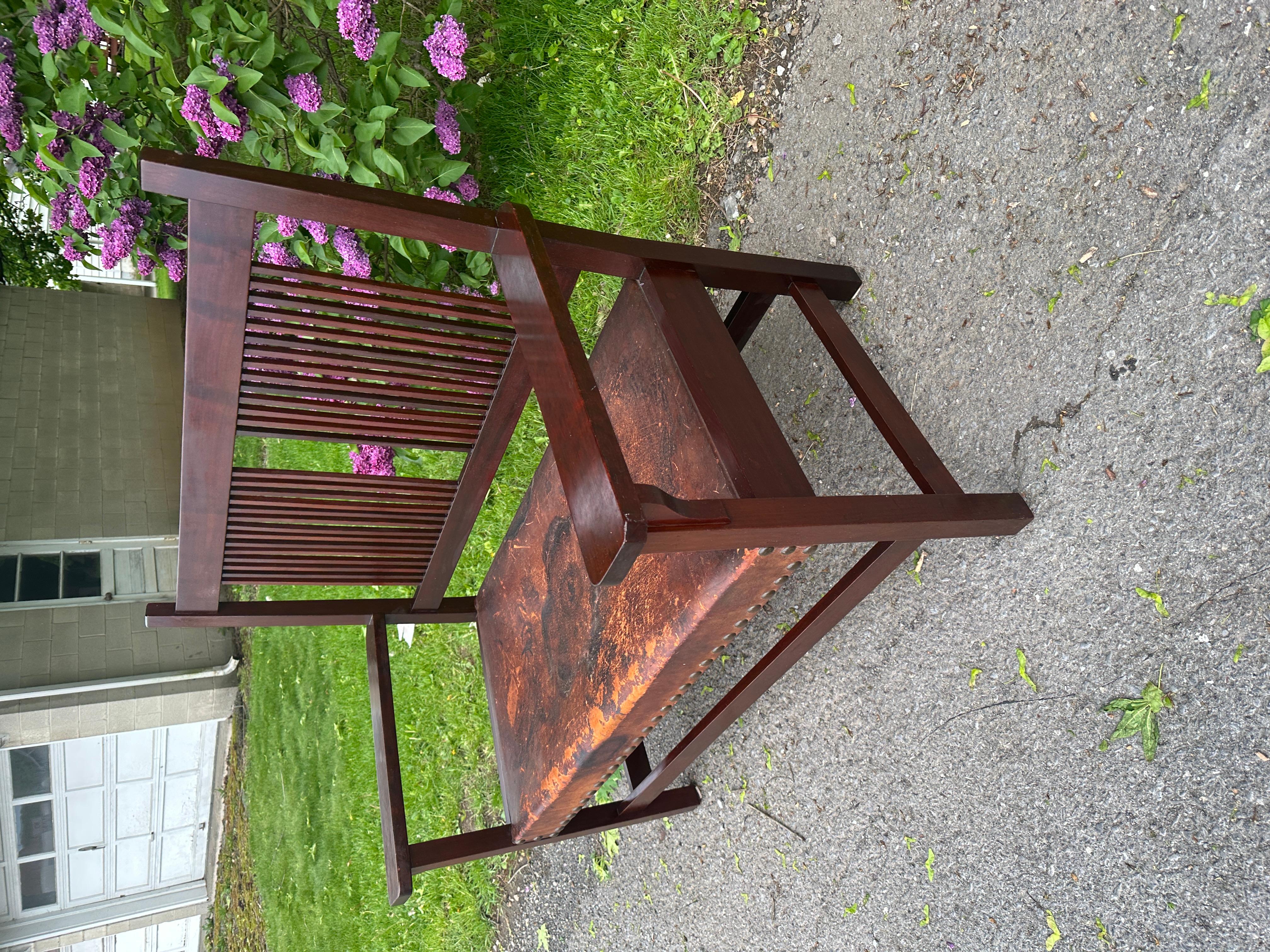 This is an antique L&JG Stickley Settee from the early 1900s with spindle back. The settee has the original leather seats, original tacks, and original finish.  All spindles are straight and not bowed.  No repairs or replaced items.  STURDY AND