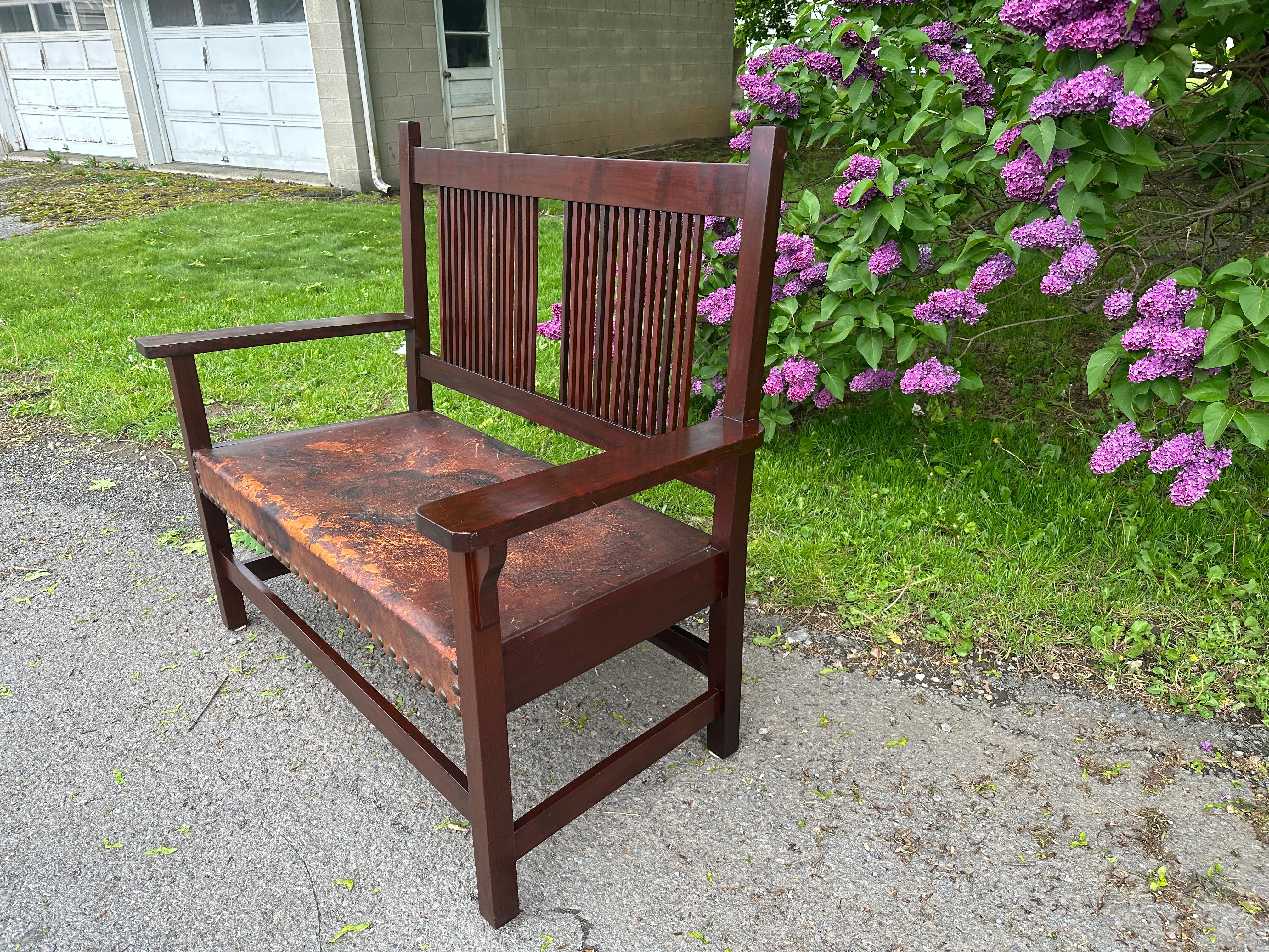 Antique L&JG Stickley Settee - W7252  WE RUNNING A SPECIAL SALE. In Good Condition In Shamokin Dam, PA