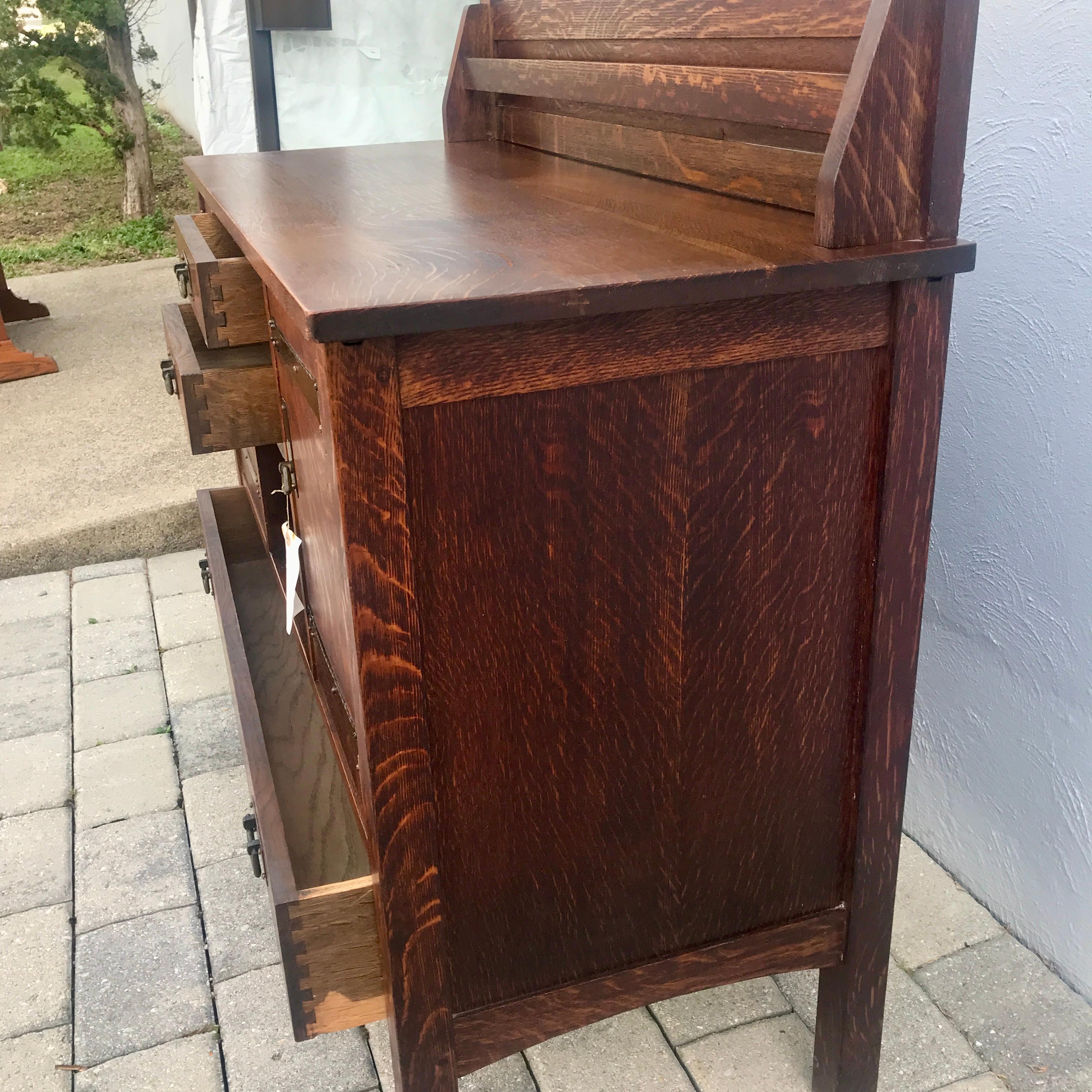 ANTIQUE L&JG Stickley SIGNED  Sideboard with IRON Hinge hardware  C 1910 Bon état - En vente à Shamokin Dam, PA
