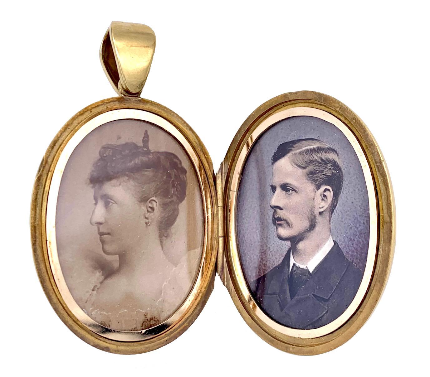 Antike antike Medaillon-Anhänger 18 Karat Gold Smaragd Diamant Rubin Trefoil Initialen SWB (Carréeschliff)