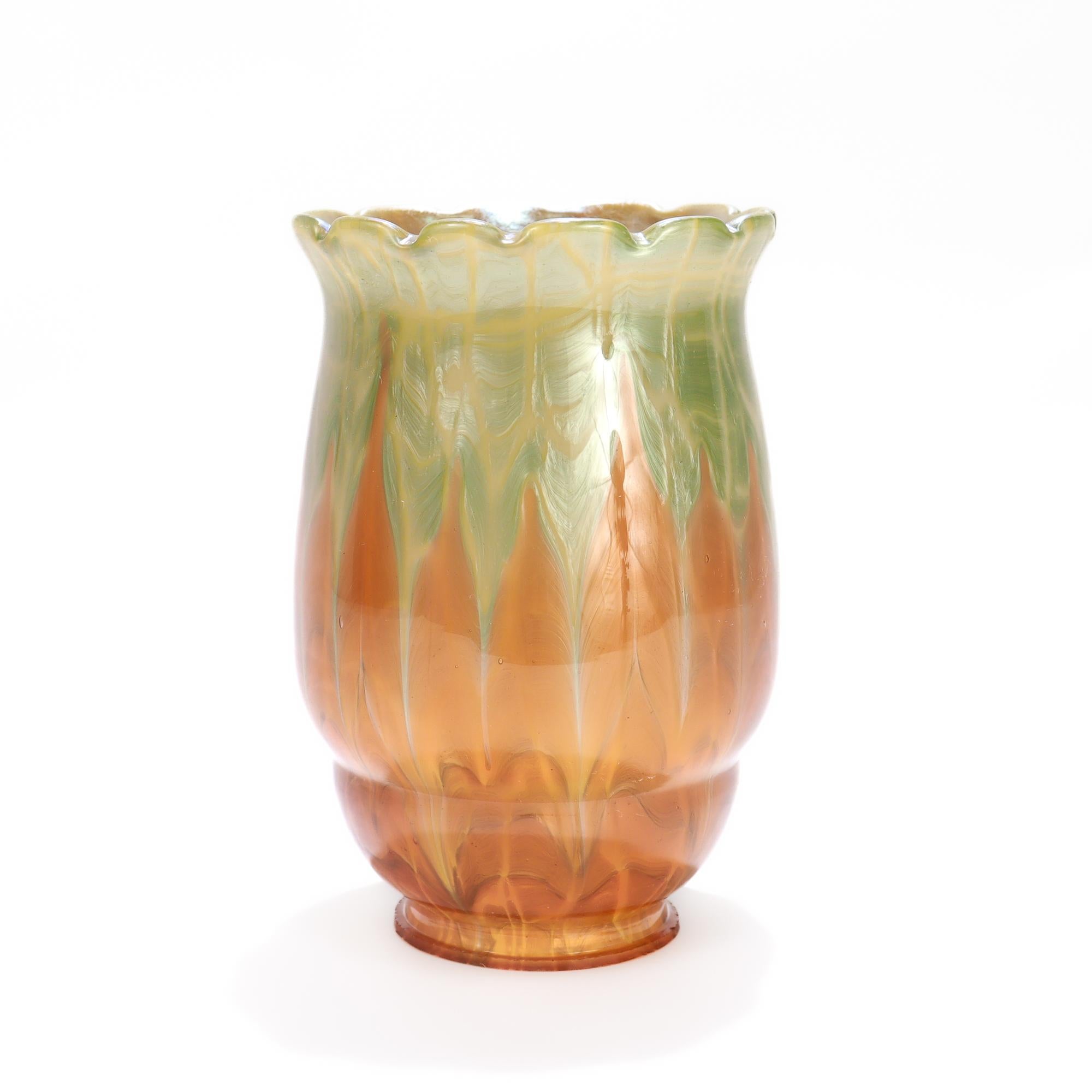 Autrichien Abat-jour ancien en verre d'art Loetz Glass Titania Genre 4212 en vente