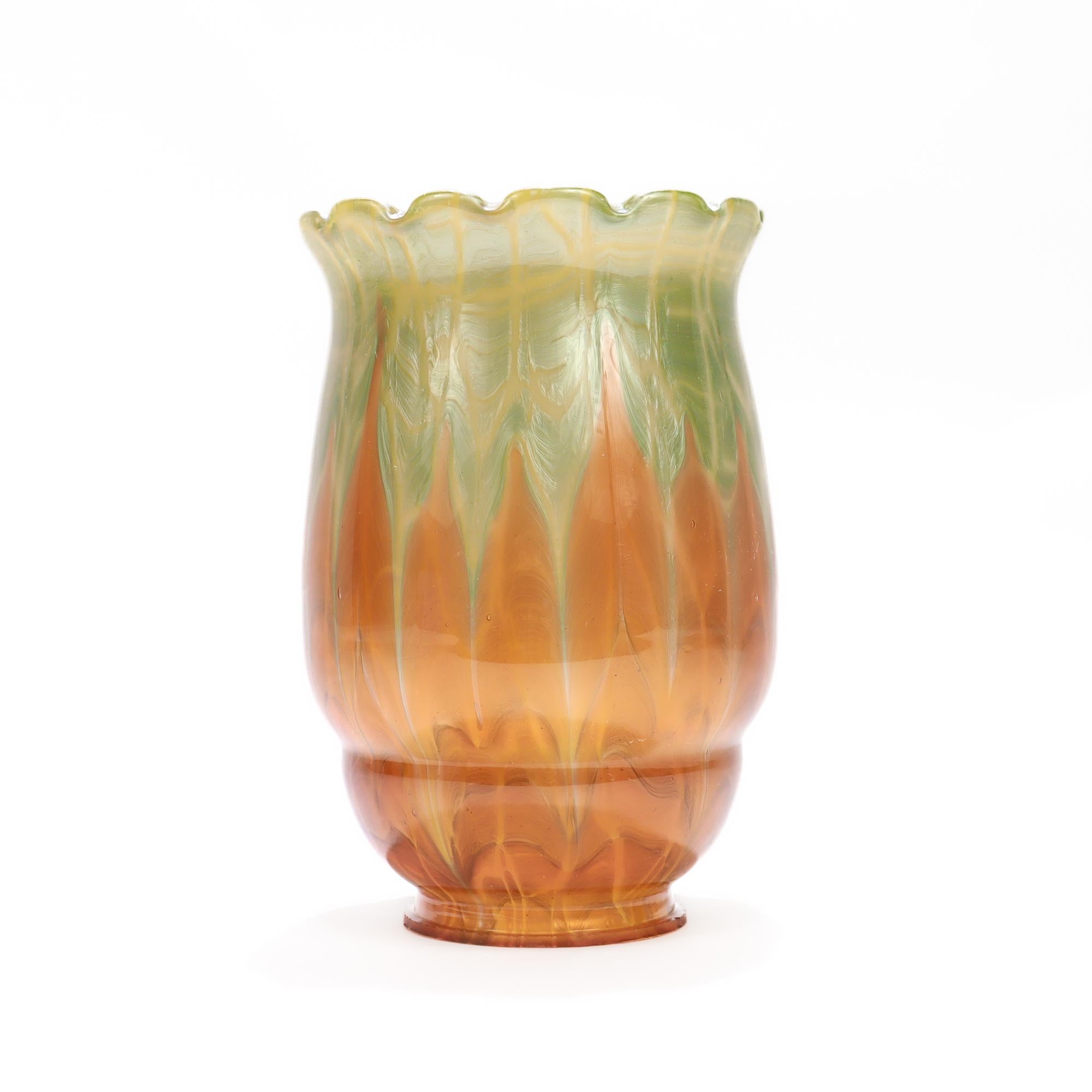 Abat-jour ancien en verre d'art Loetz Glass Titania Genre 4212 Bon état - En vente à Philadelphia, PA