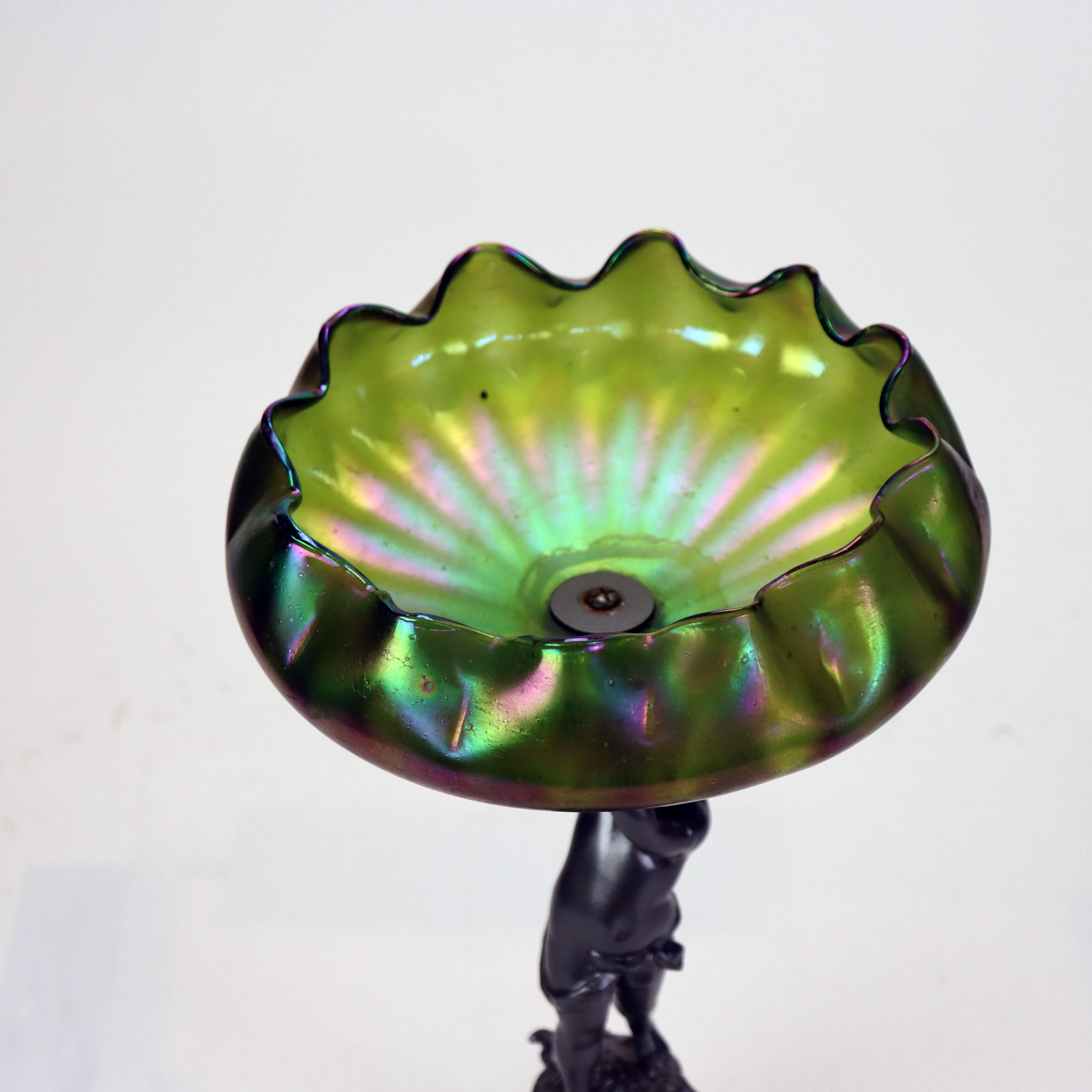 Antica composta Loetz Art Nouveau con ciotola in vetro verde iridescente c1890 In condizioni buone in vendita a Big Flats, NY