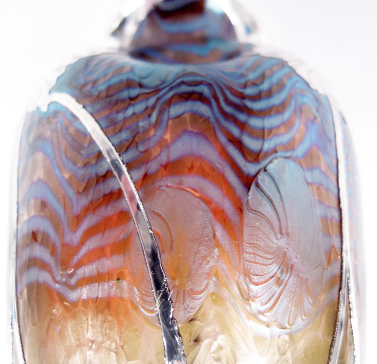 XX secolo Vaso antico Loetz Art Nouveau con sovrapposizione di argento iridescente in vendita