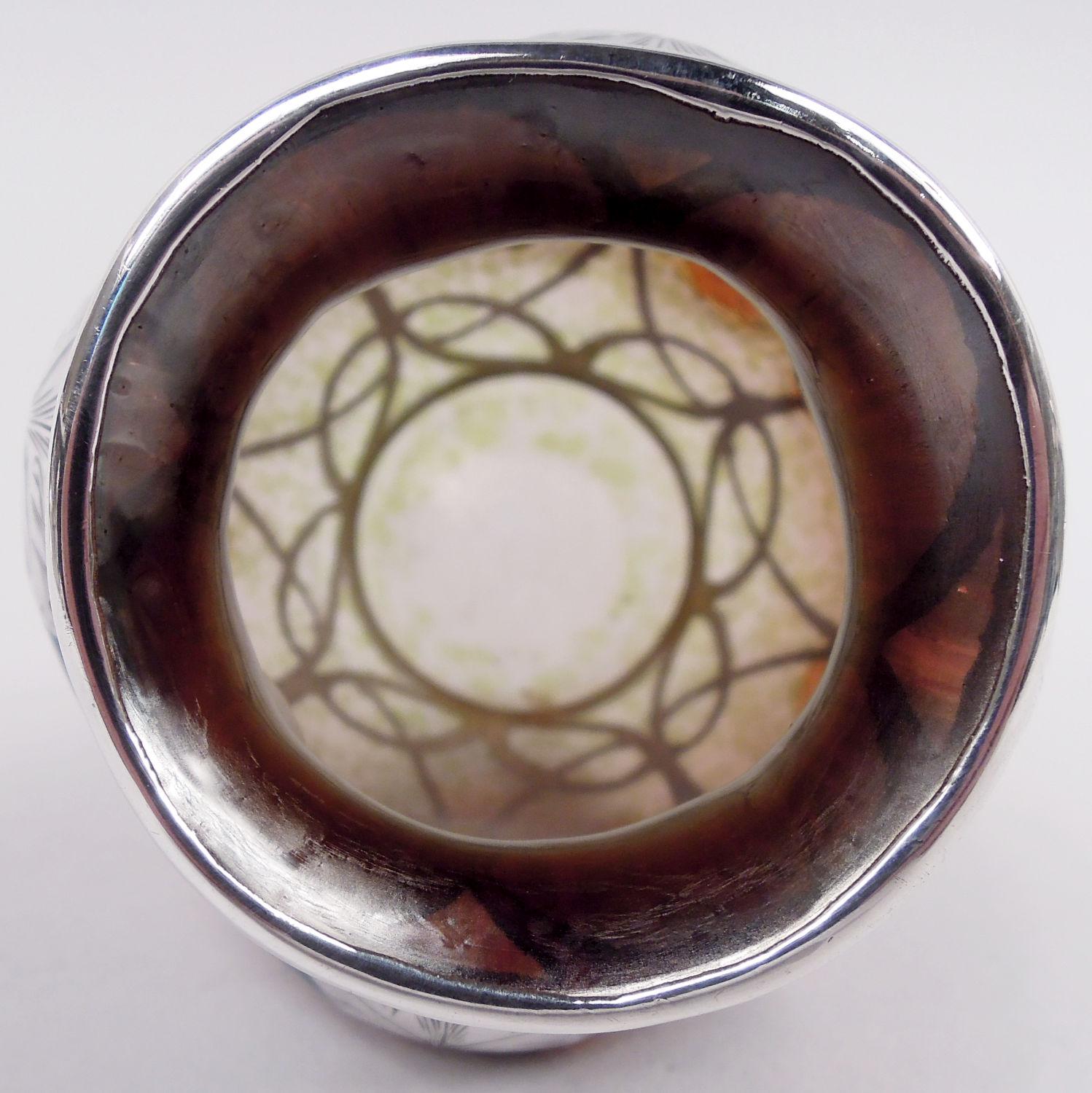 Vaso antico Loetz Art Nouveau con sovrapposizione di argento iridescente in vendita 1