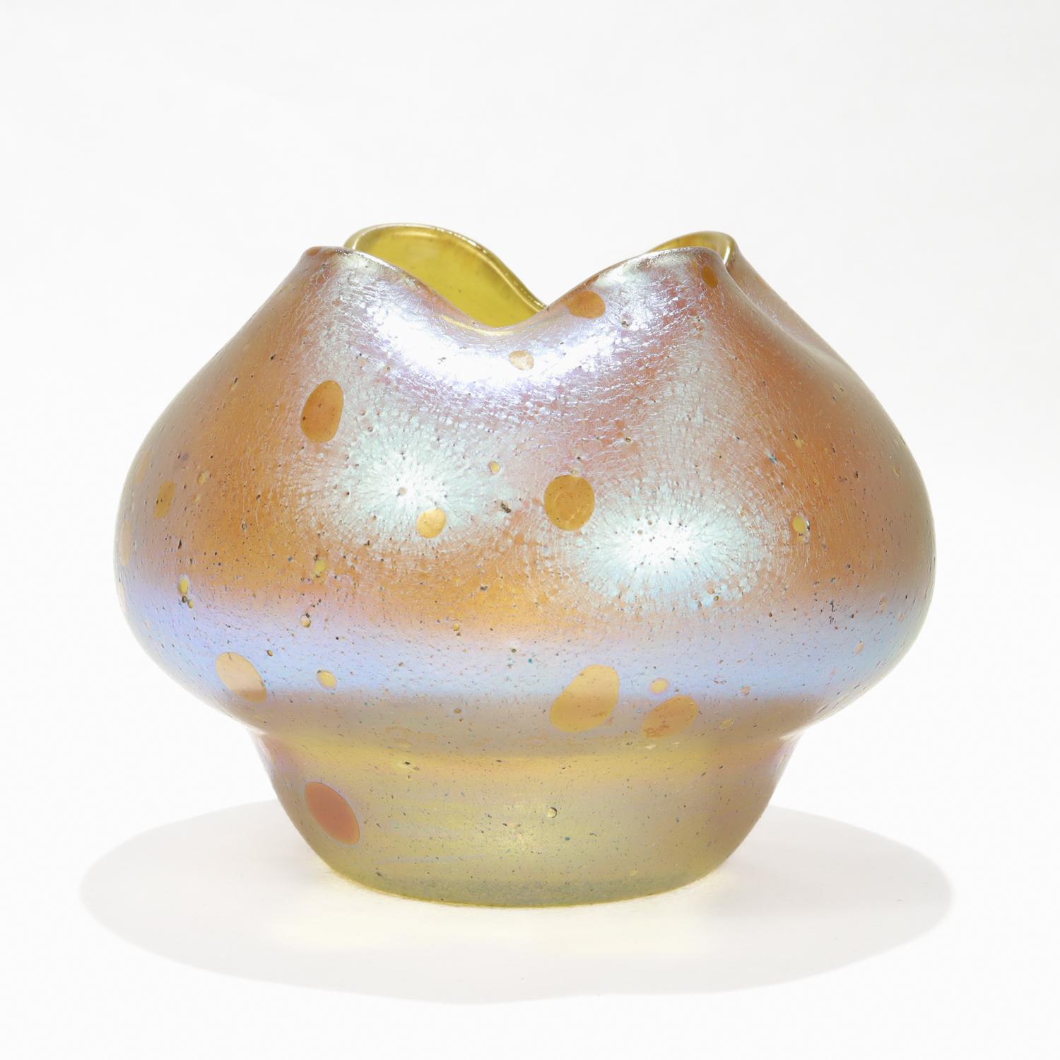 Ceco Antico Loetz  Vaso di vetro Art Nouveau con motivo Astraea in vendita