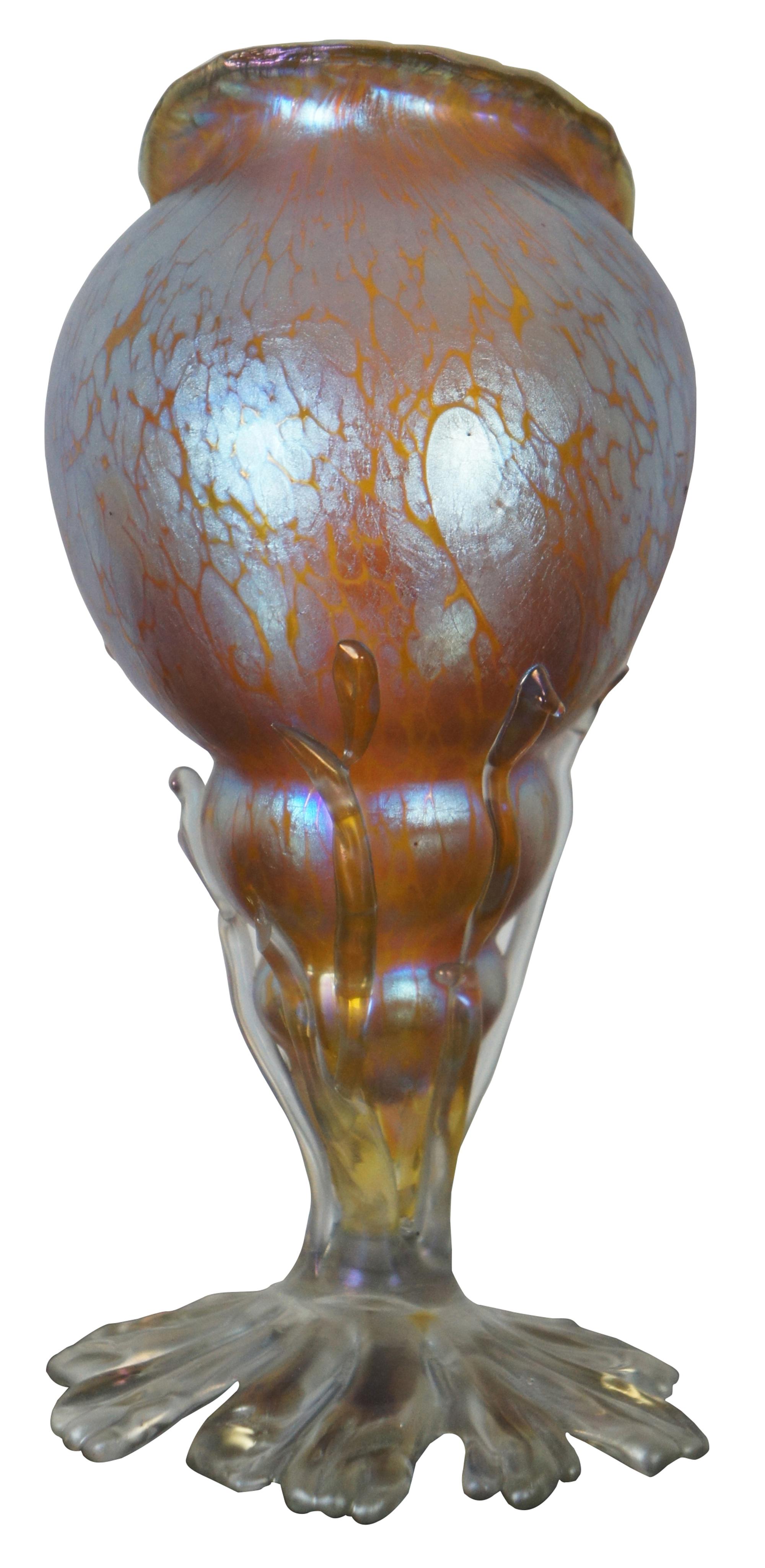 Antique Loetz Candia Papillion Iridescent Glass Seashell Bud Vase Art Nouveau In Good Condition In Dayton, OH