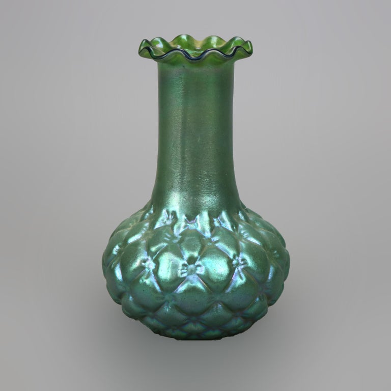 Antique Loetz Green Squash Bottom Art Glass Vase circa 1930 In Good Condition For Sale In Big Flats, NY
