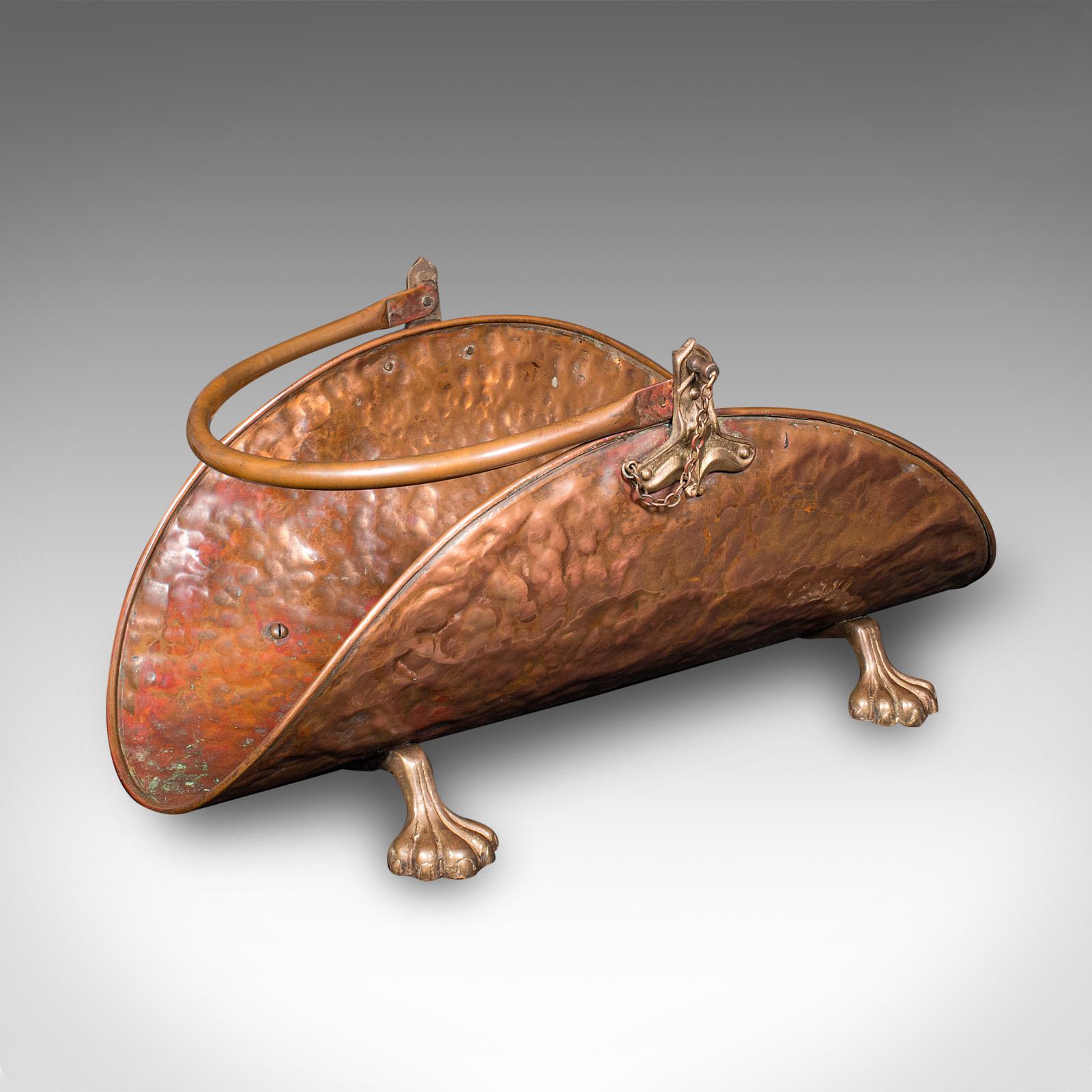 This is a delightful antique log layer. An English, copper and brass fireside fuel tray, dating to the Victorian period, circa 1870. Showcasing distinctive Cornish copper craftsmanship, this fireside piece exudes character and warmth.

Appealing