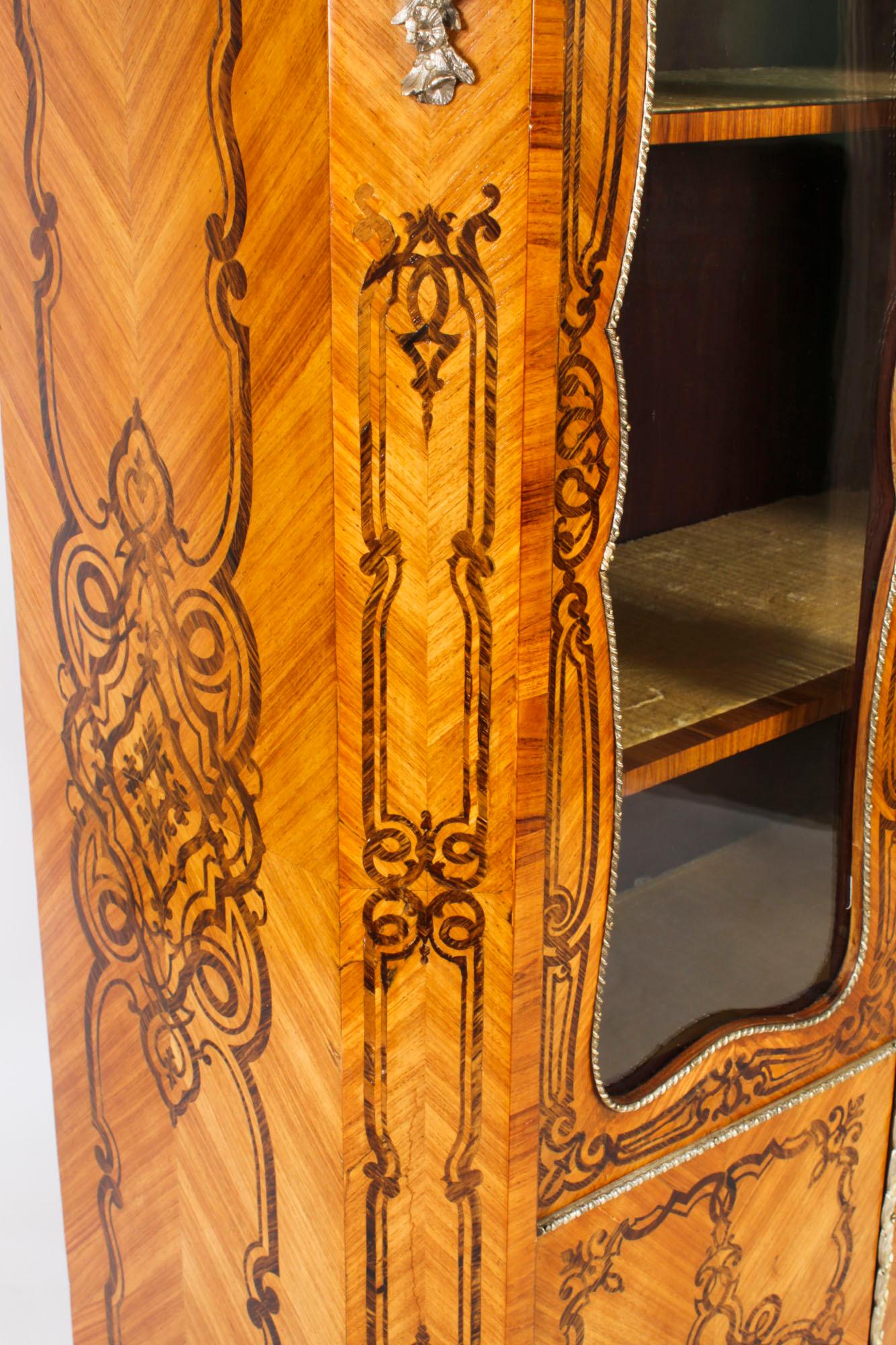 Antico mobile da esposizione Vitrine intarsiate Loius XV Revival XIX secolo in vendita 4