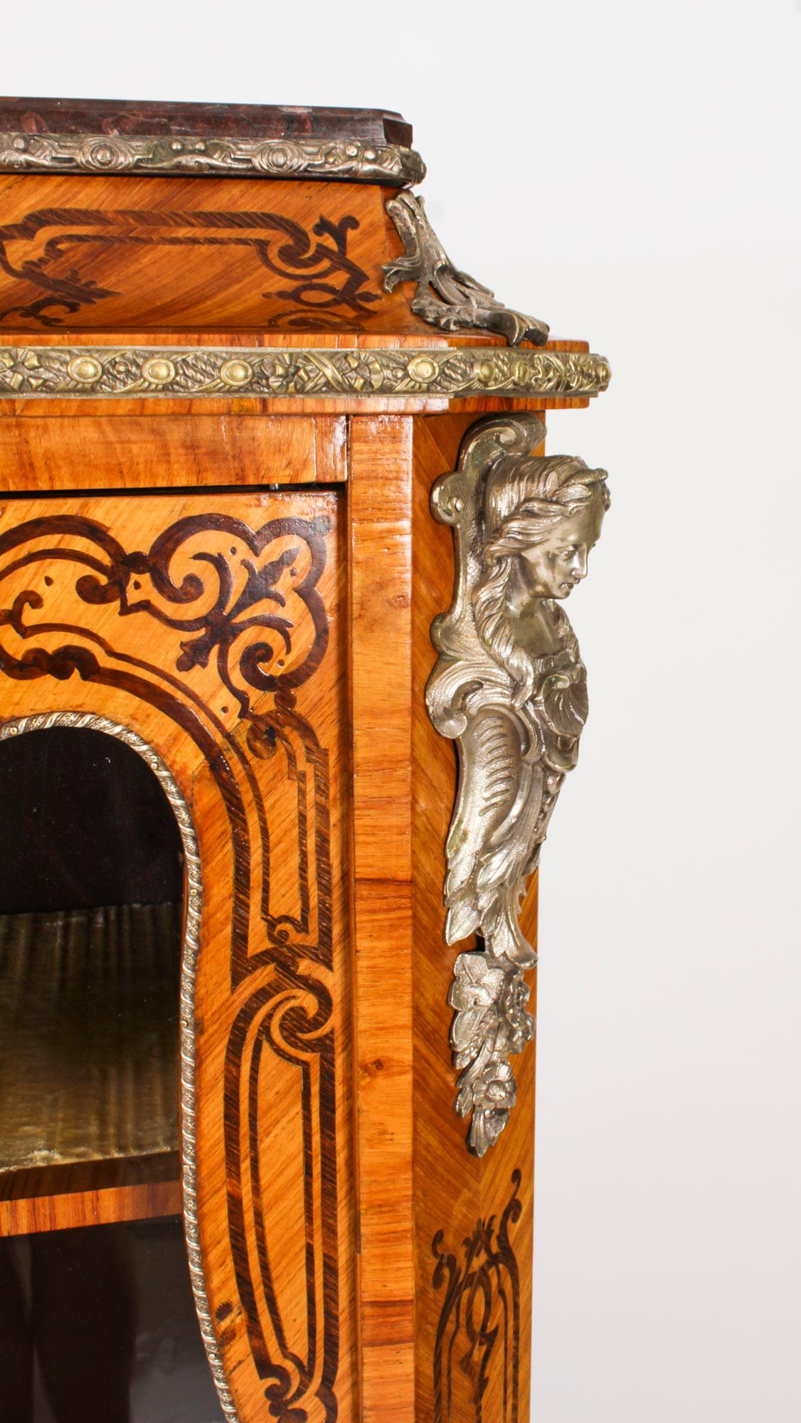 Antico mobile da esposizione Vitrine intarsiate Loius XV Revival XIX secolo in vendita 12